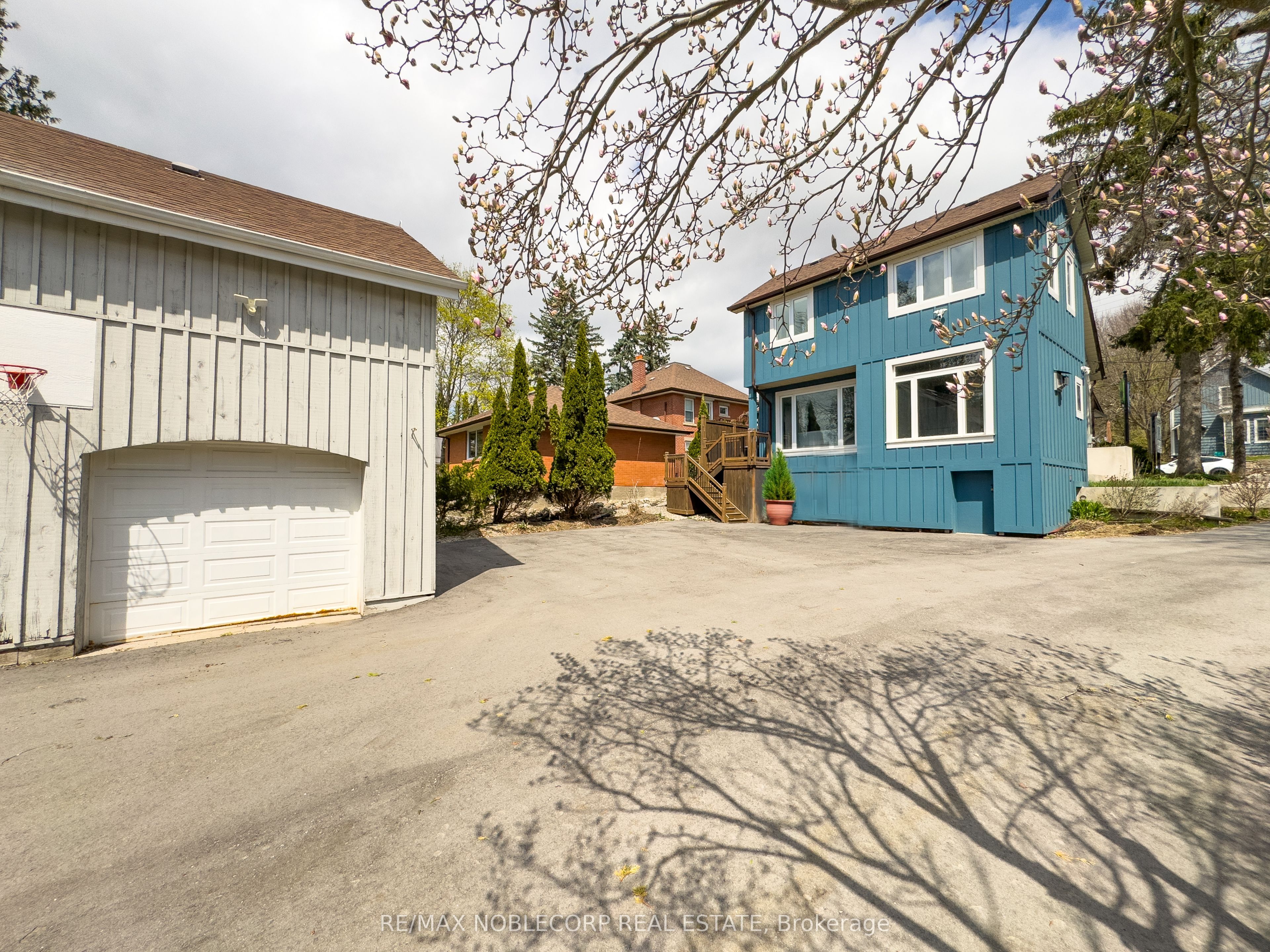 12958 Keele Street Property Photo 11