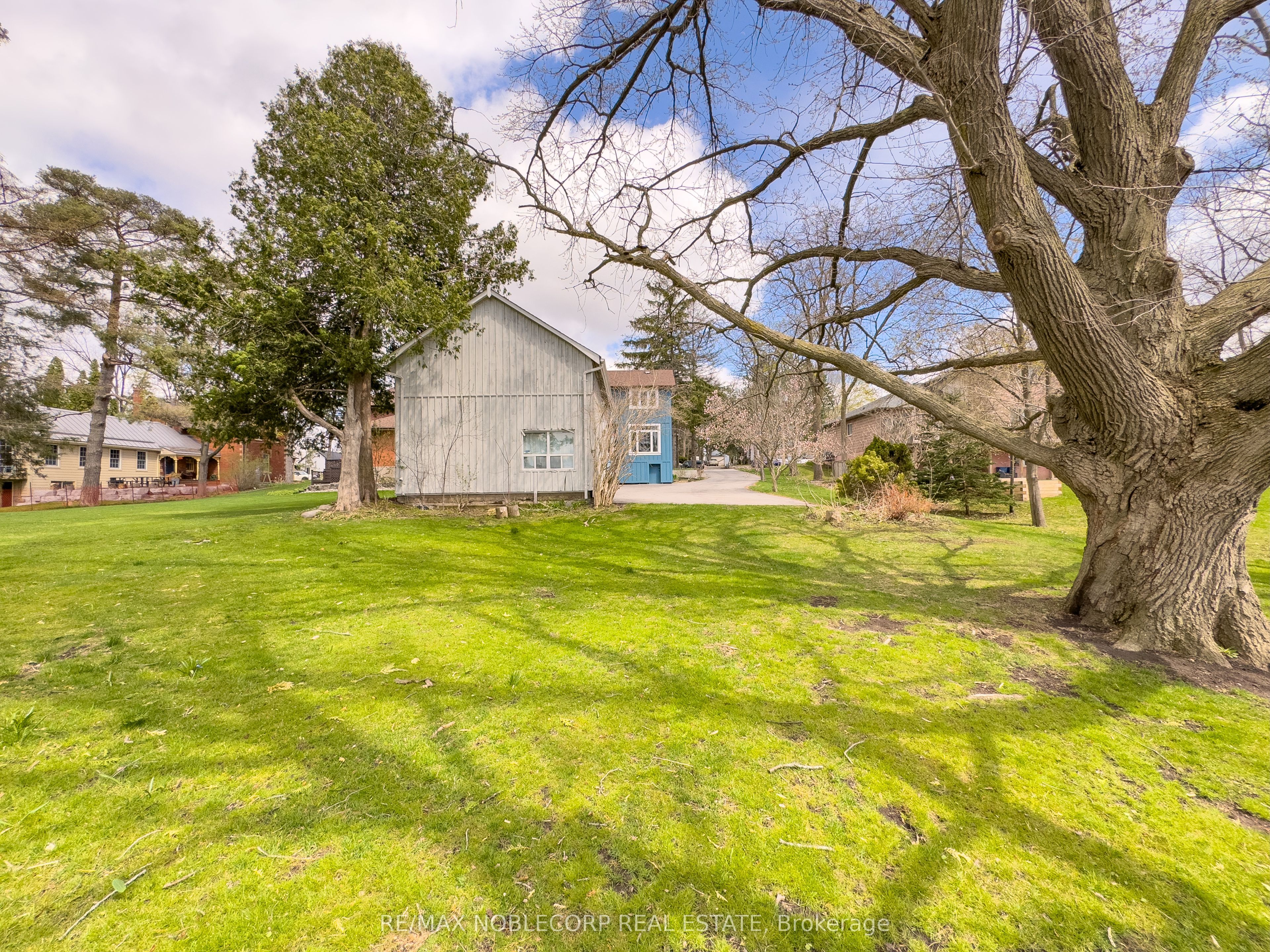 12958 Keele Street Property Photo 12