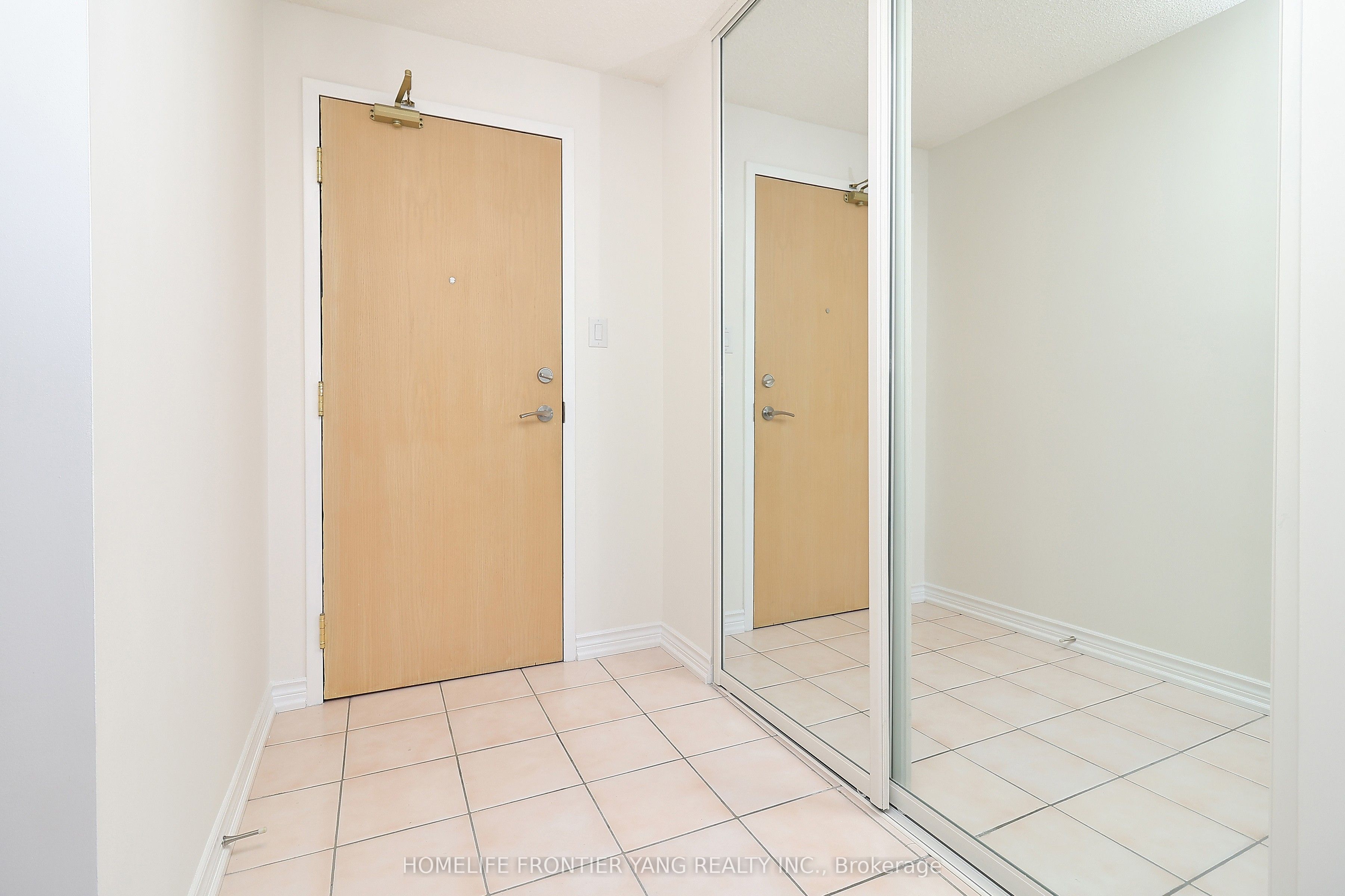 11 Townsgate Dr Property Photo 3