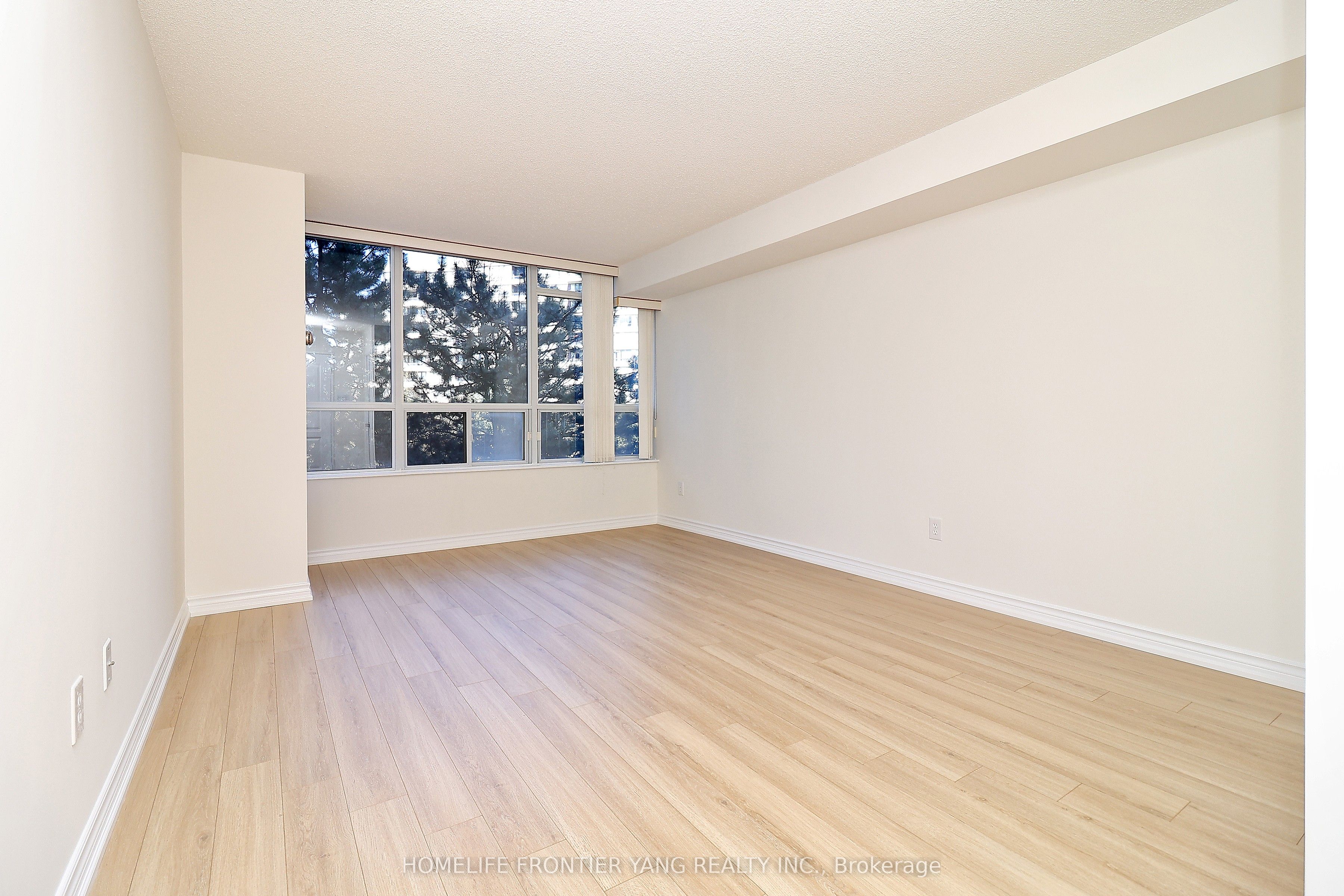 11 Townsgate Dr Property Photo 10
