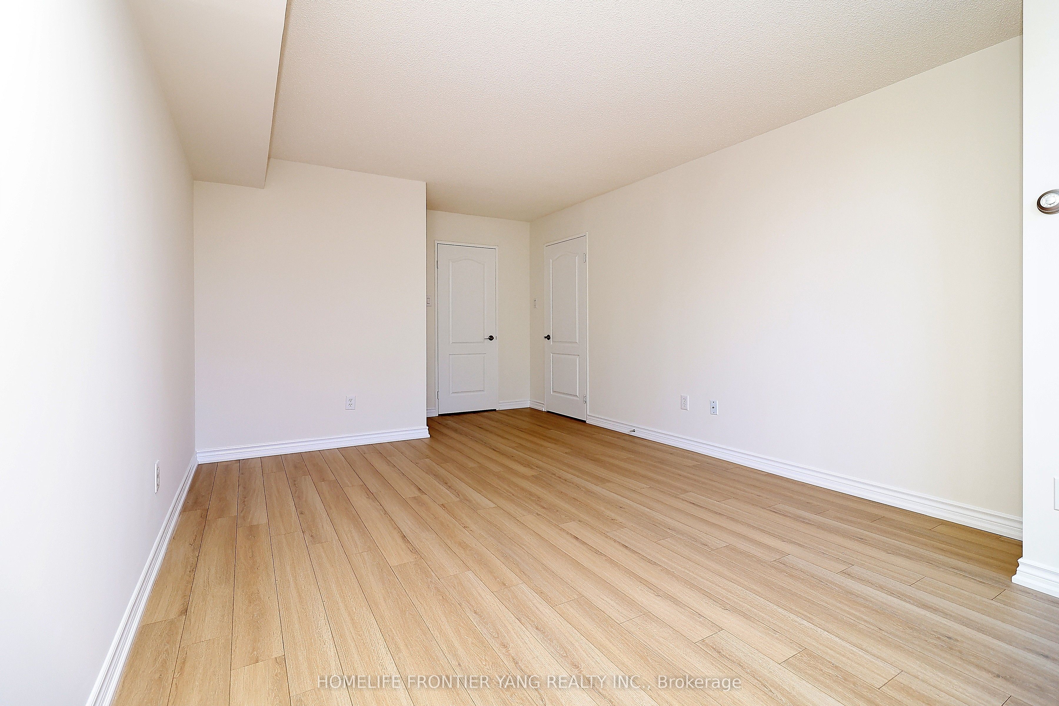 11 Townsgate Dr Property Photo 12