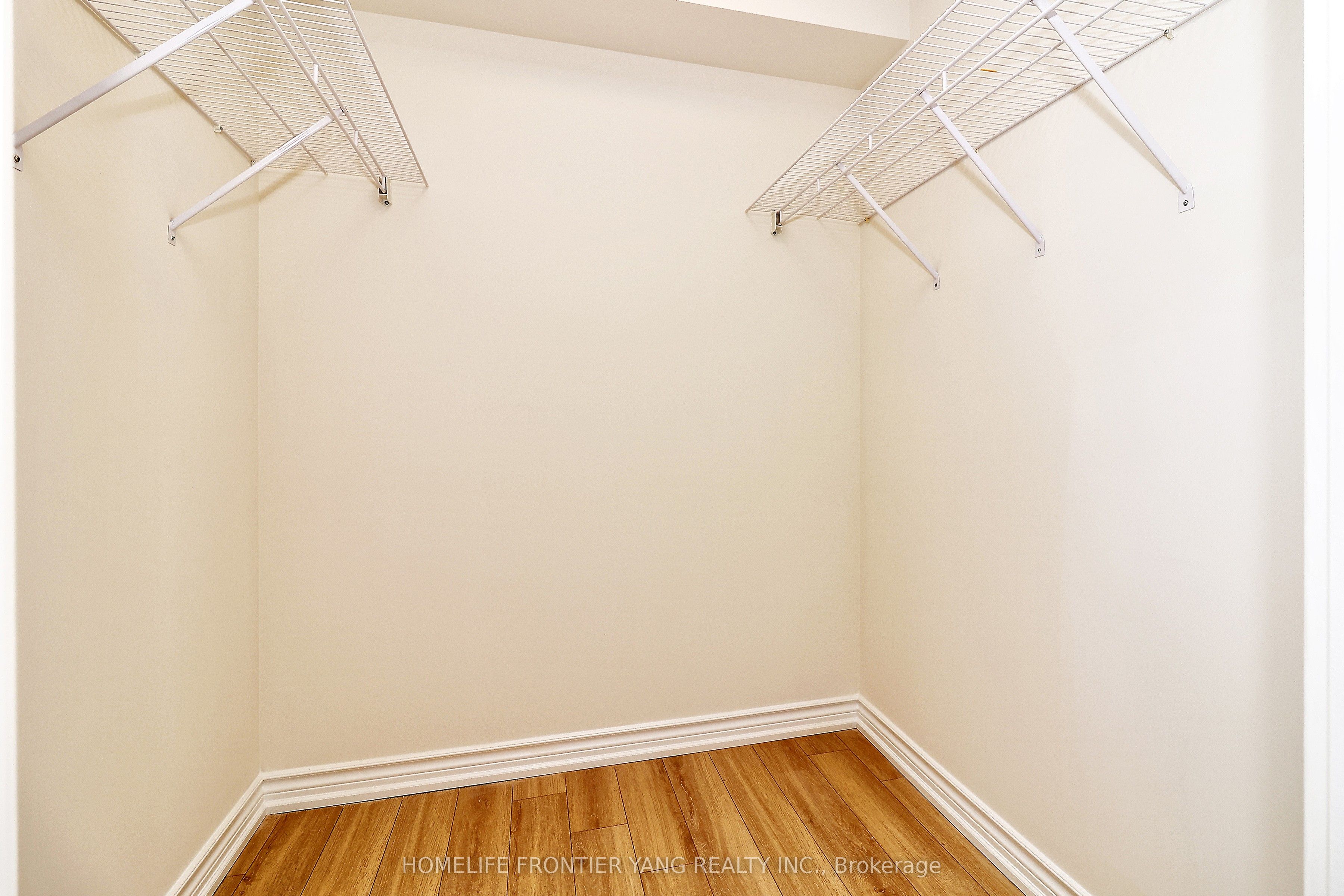 11 Townsgate Dr Property Photo 13
