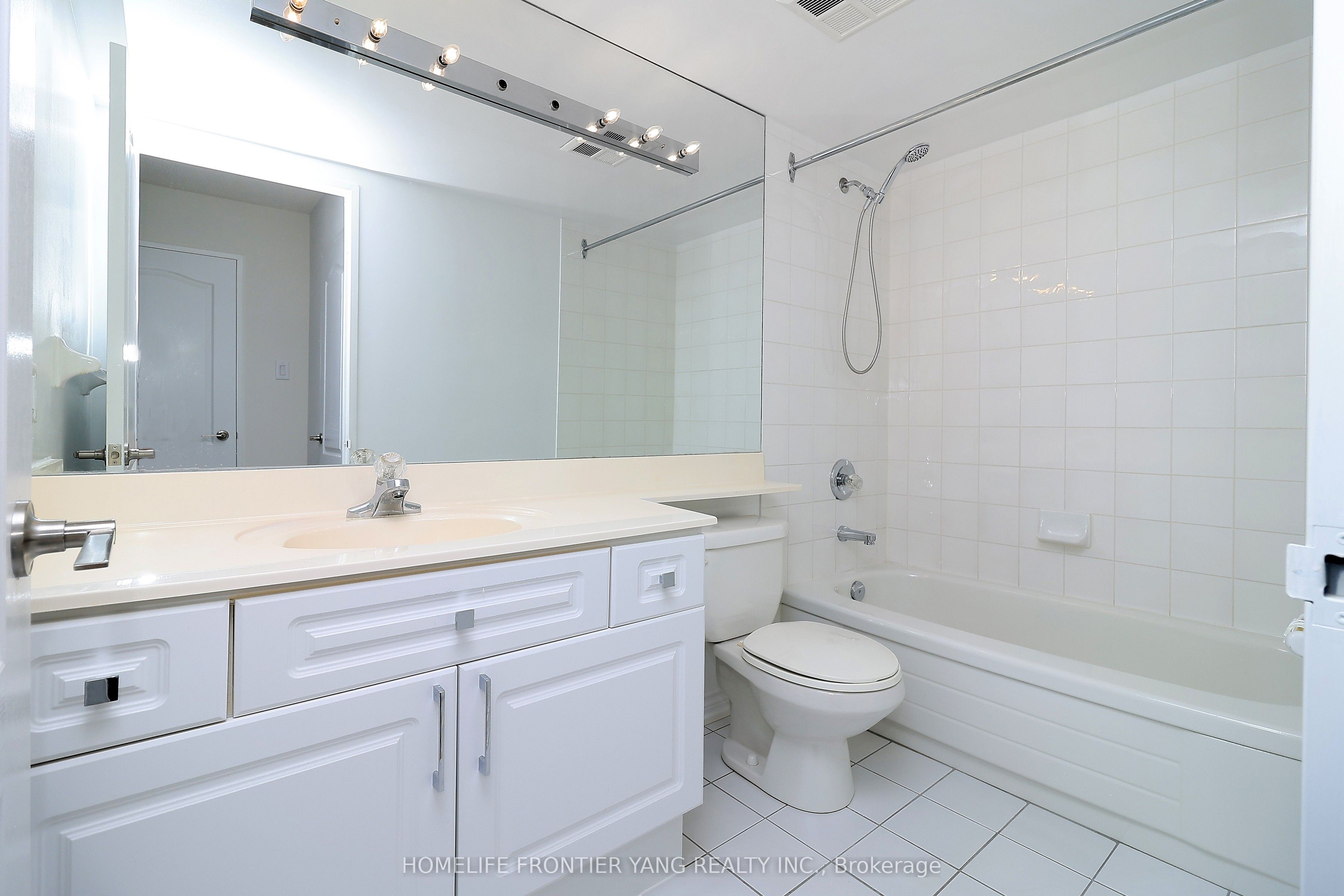 11 Townsgate Dr Property Photo 14