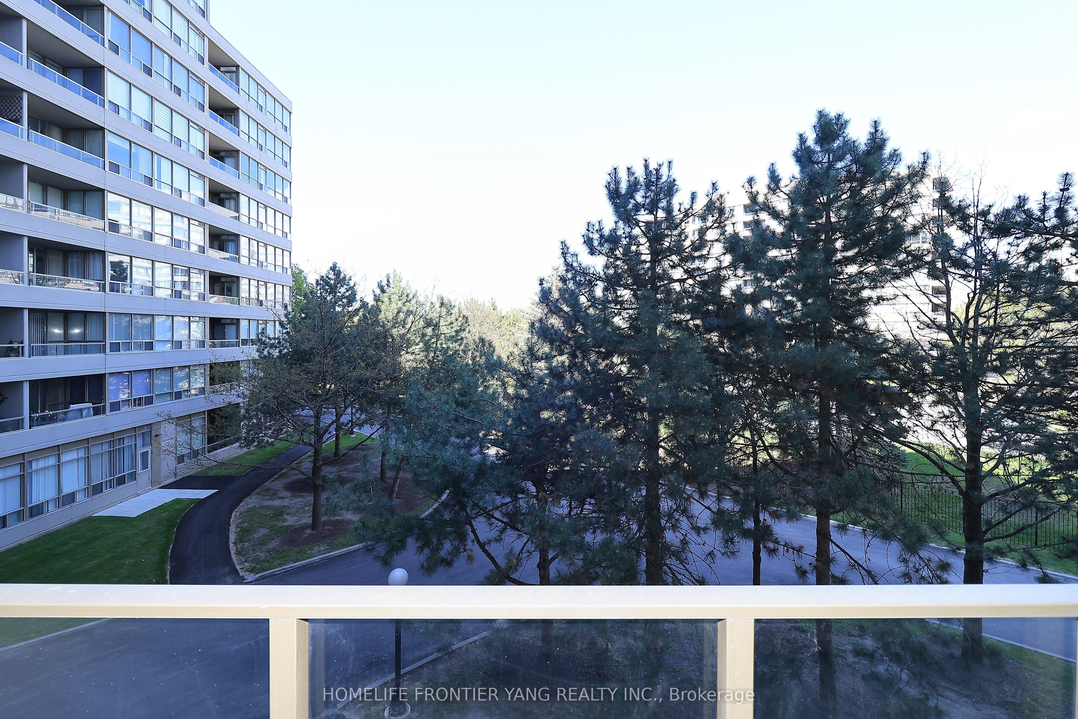 11 Townsgate Dr Property Photo 19