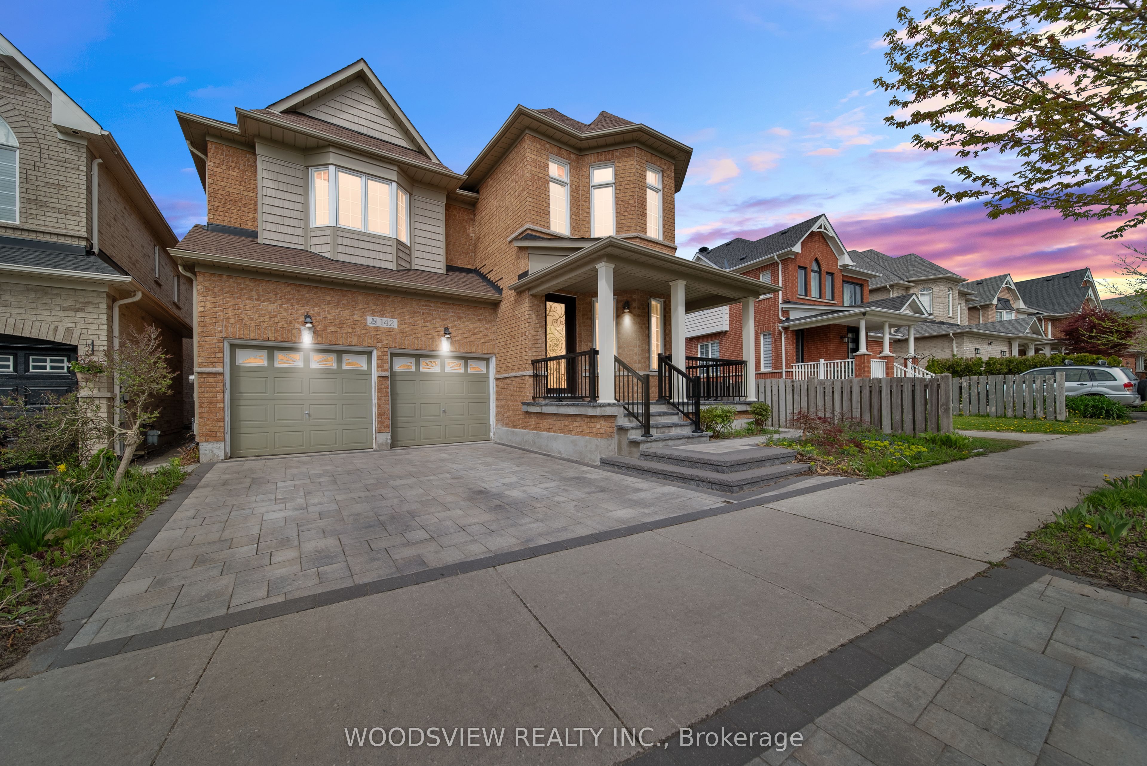 142 W Lawn Cres Property Photo 1