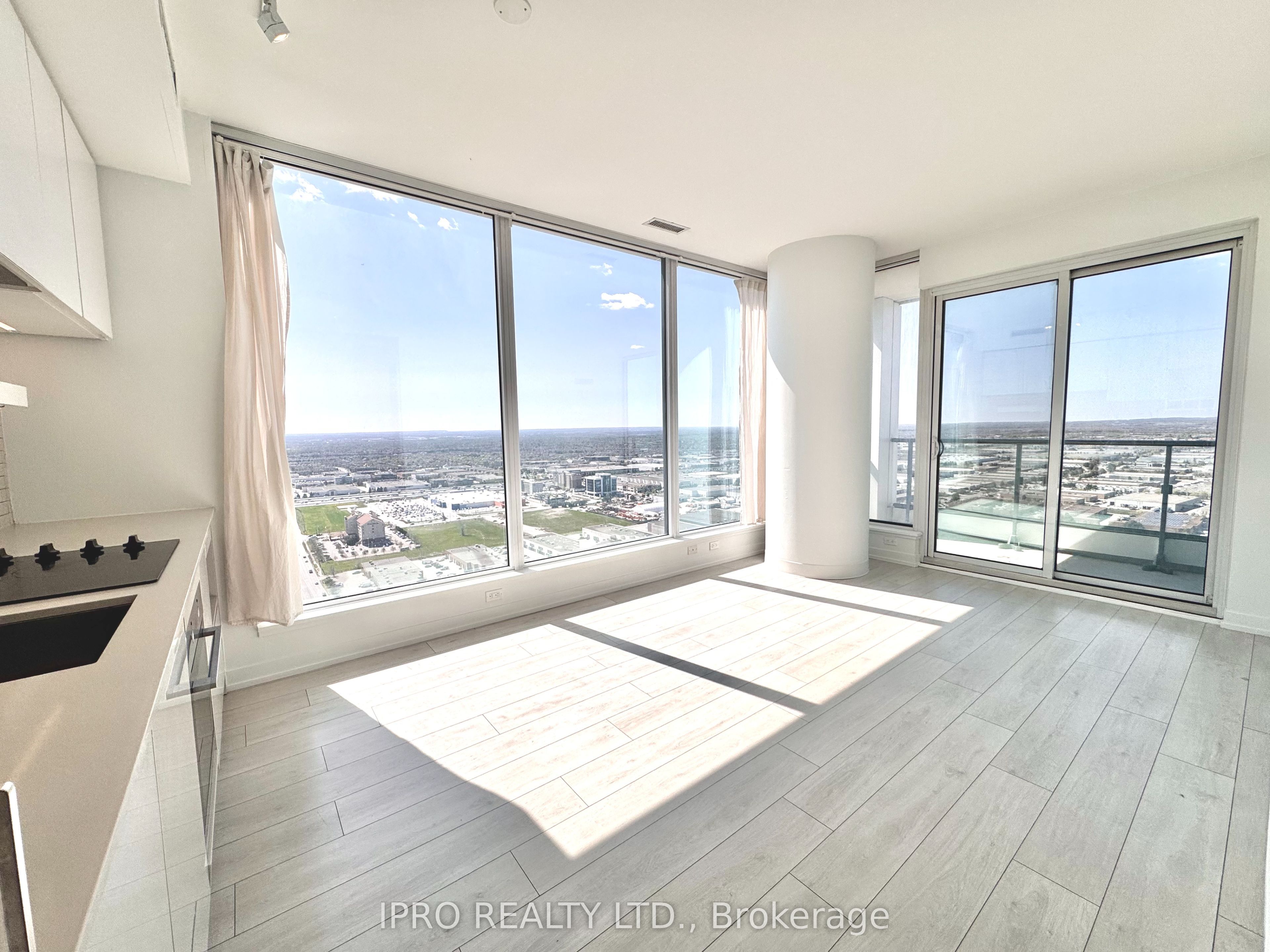 #3810 - 898 Portage Parkway Property Photo