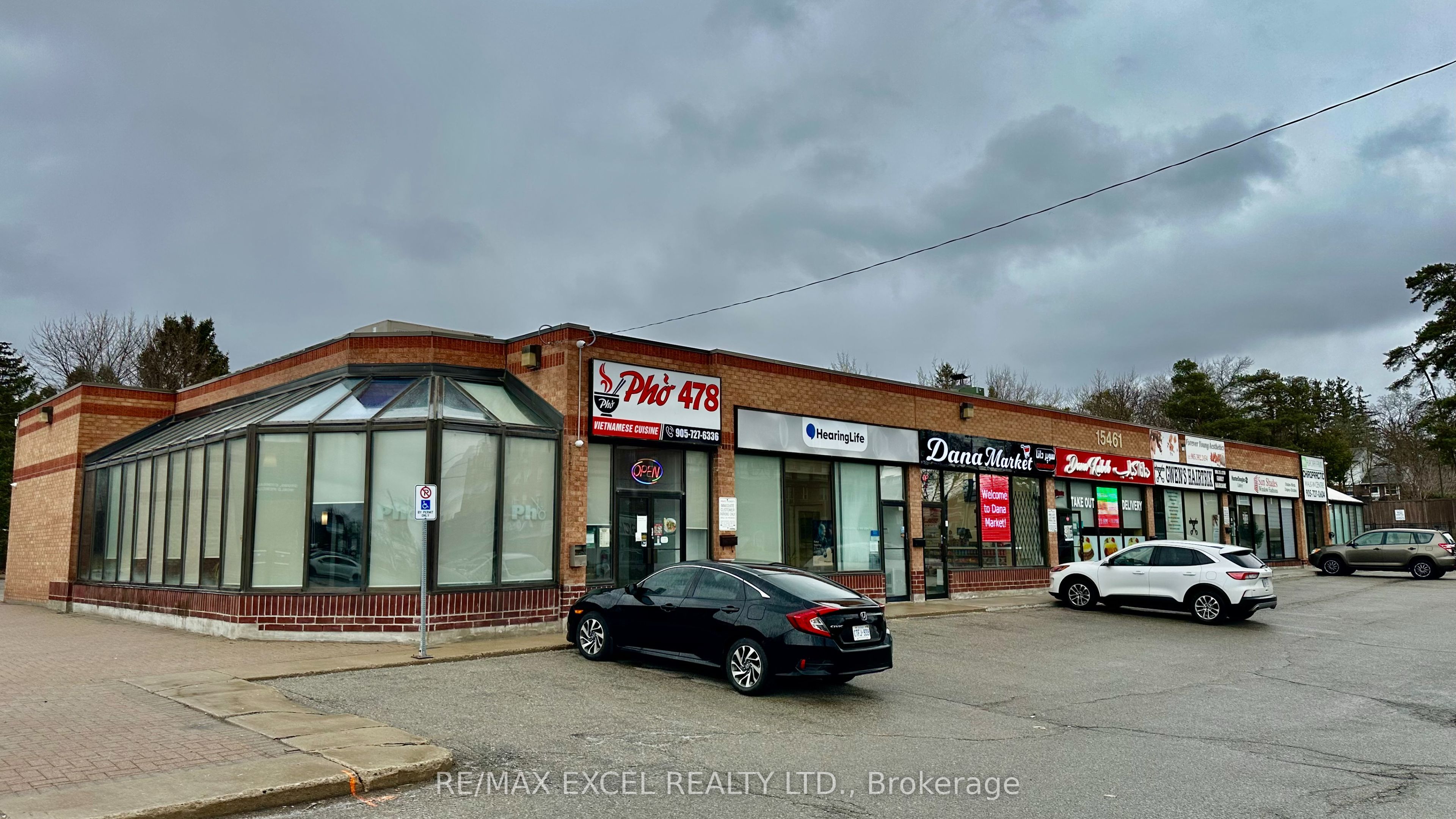 15461 Yonge St Property Photo 1