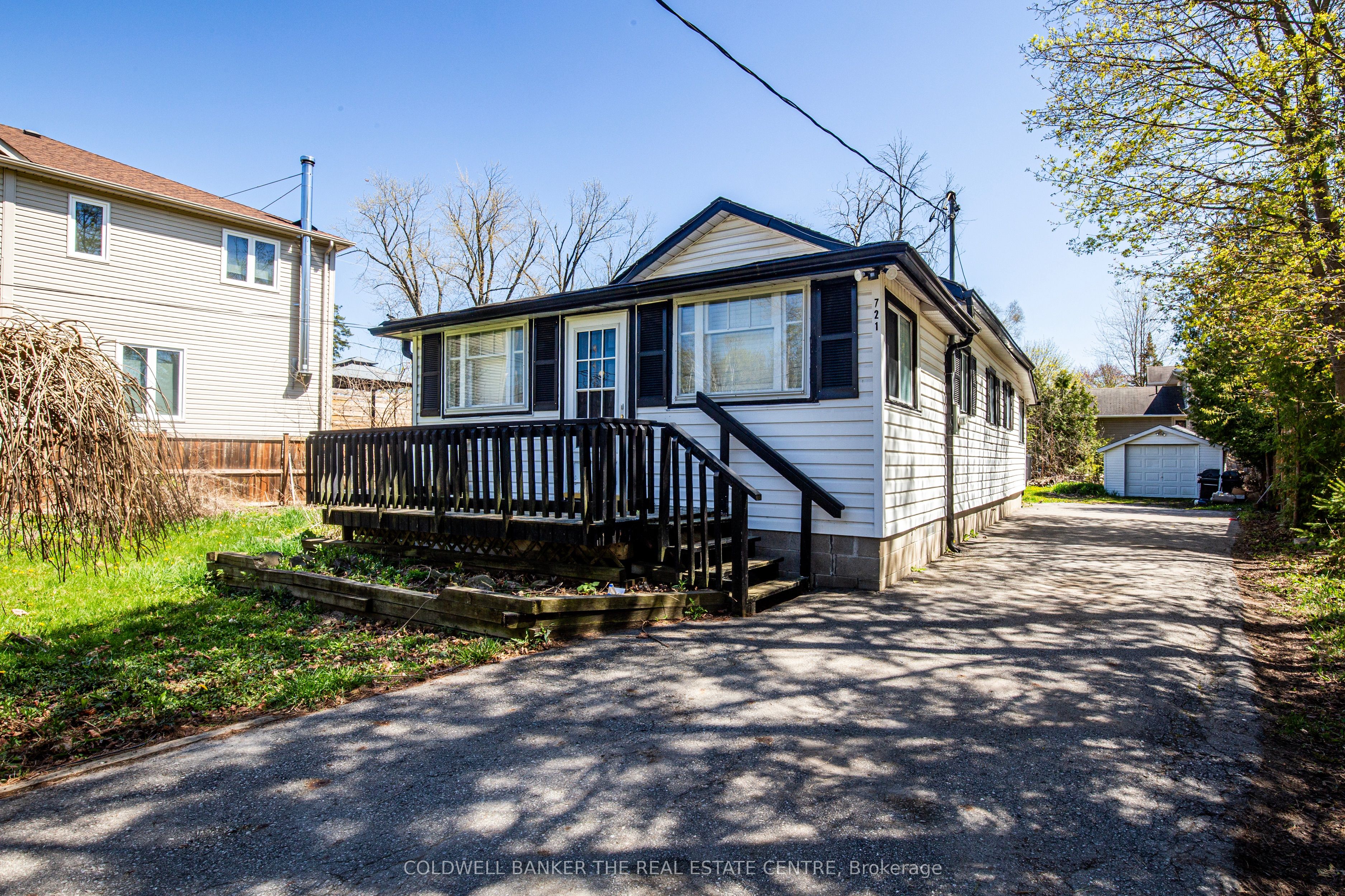 721 9th Line Property Photo 1