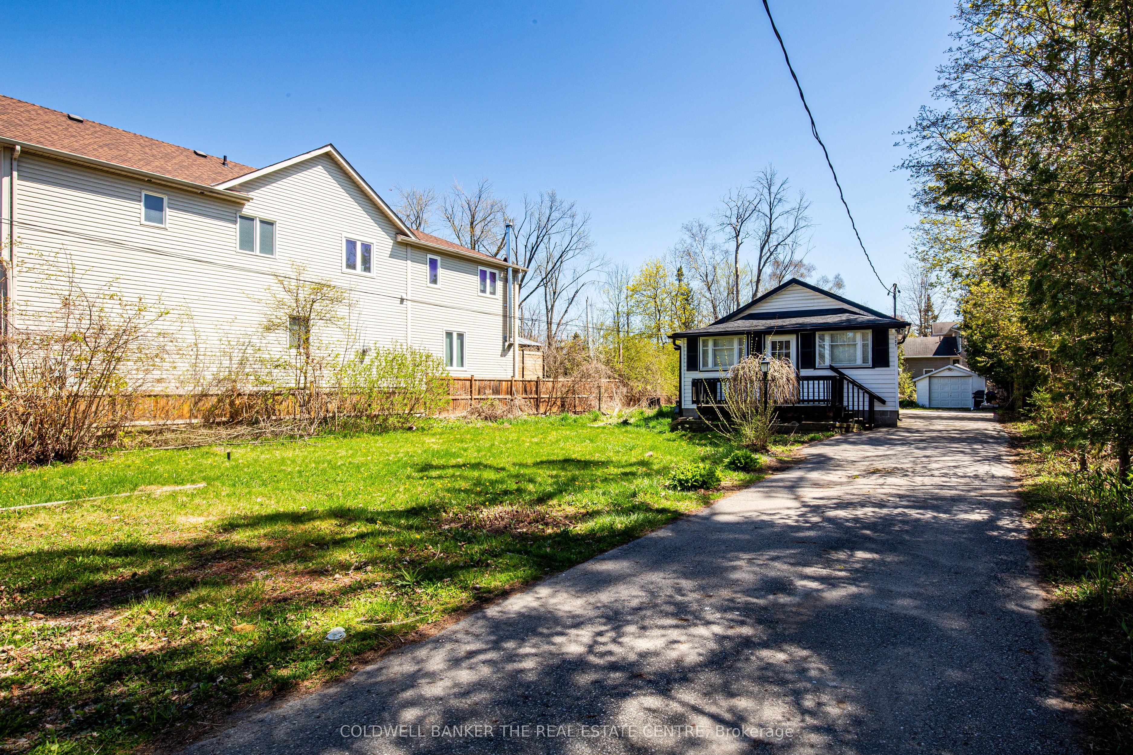 721 9th Line Property Photo 2
