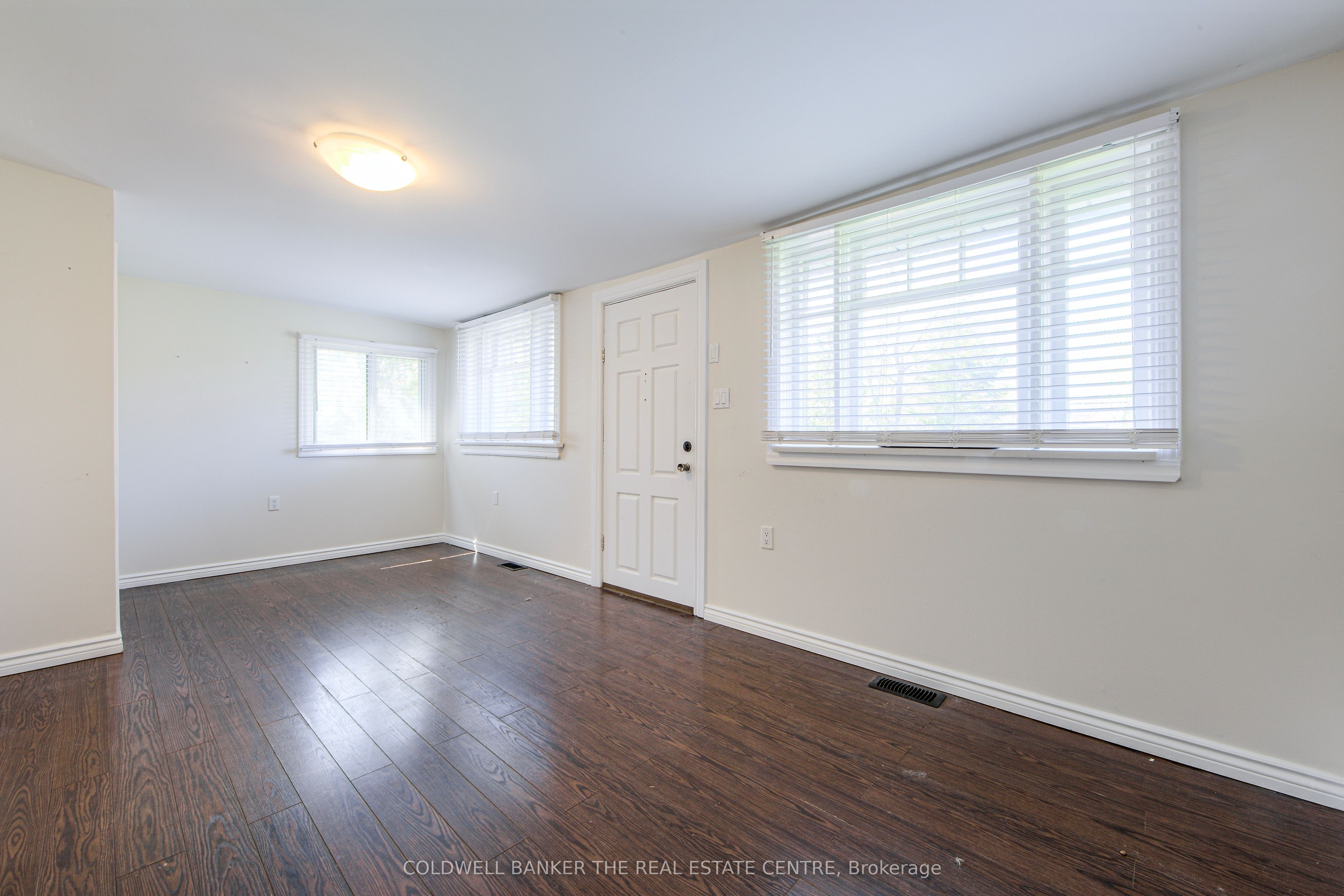 721 9th Line Property Photo 3