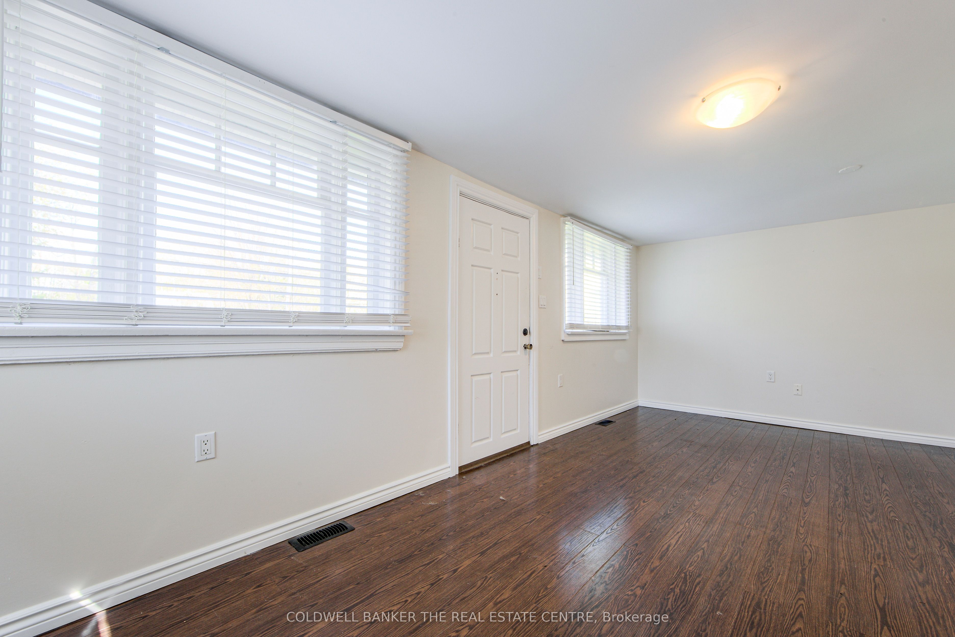 721 9th Line Property Photo 5