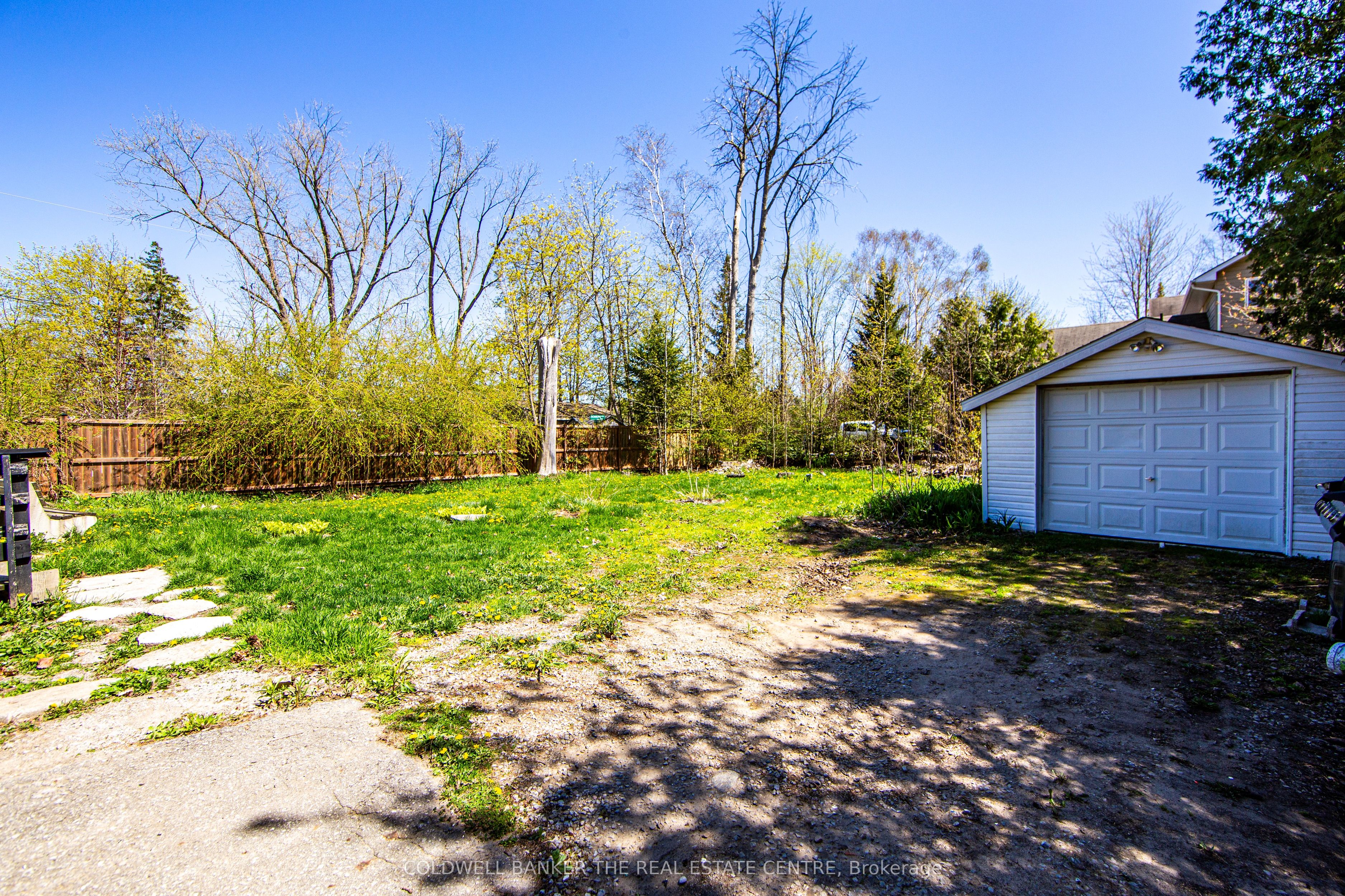 721 9th Line Property Photo 22