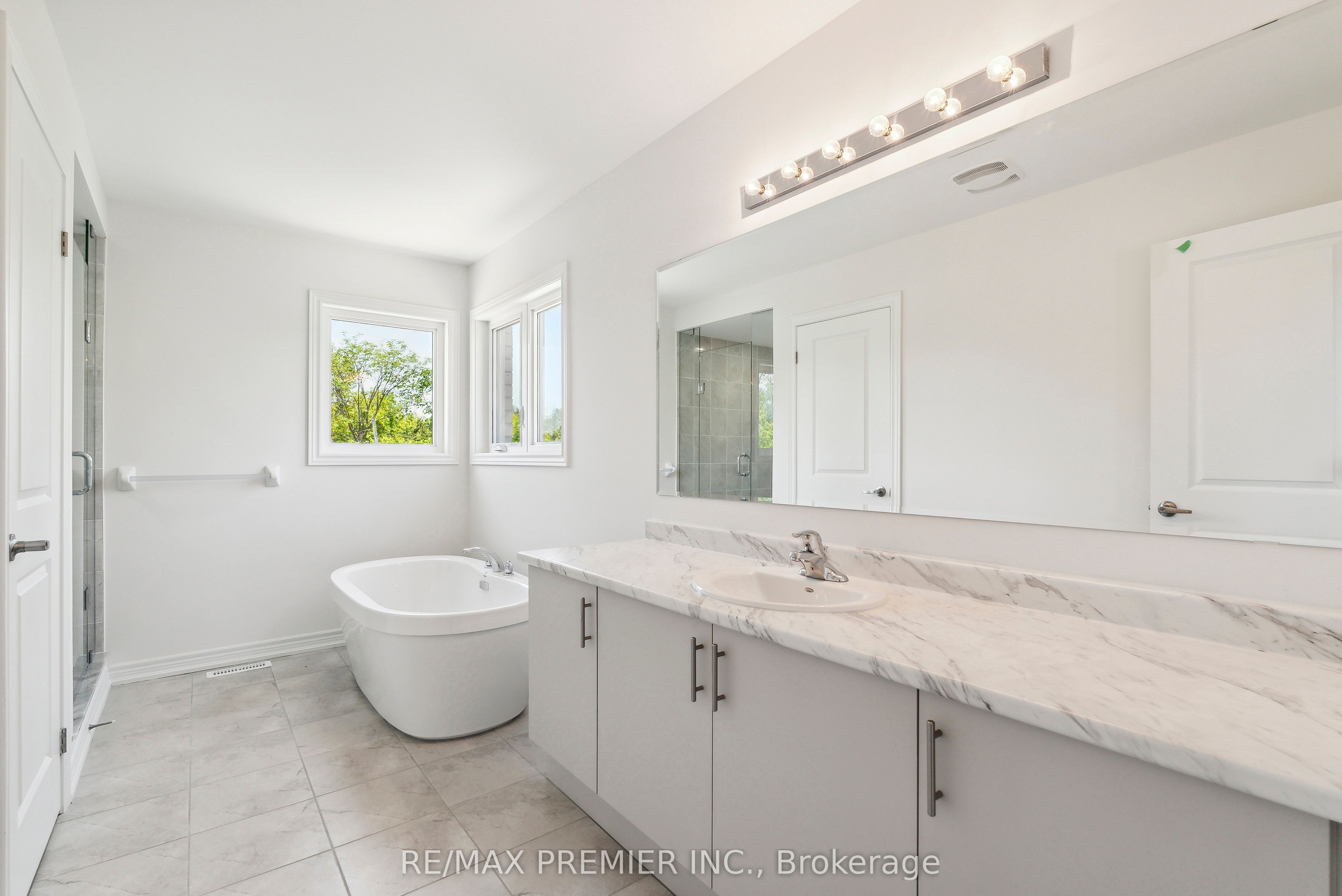 52 Baycroft Boulevard Property Photo 10