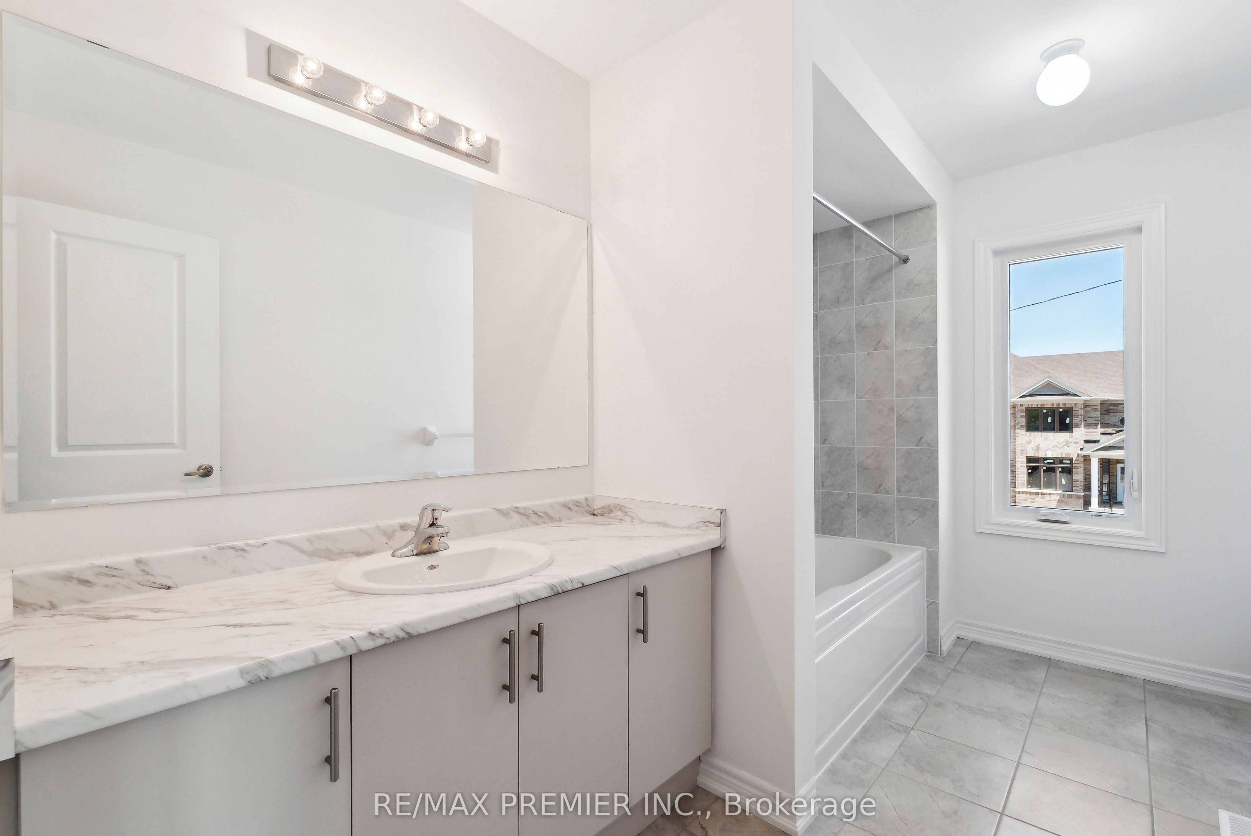 52 Baycroft Boulevard Property Photo 11