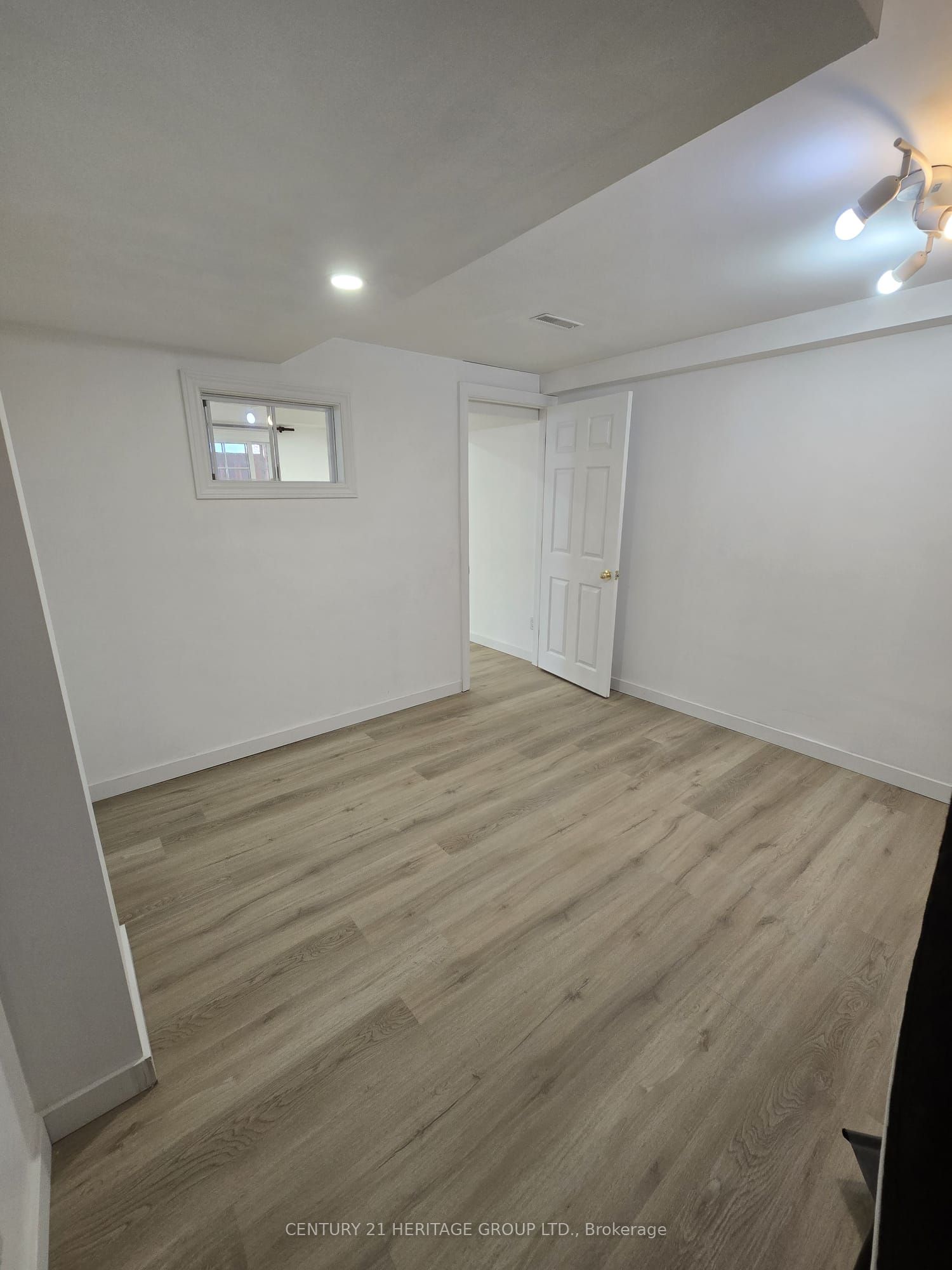 #bsmnt - 942 Ferndale Crescent Property Photo 4
