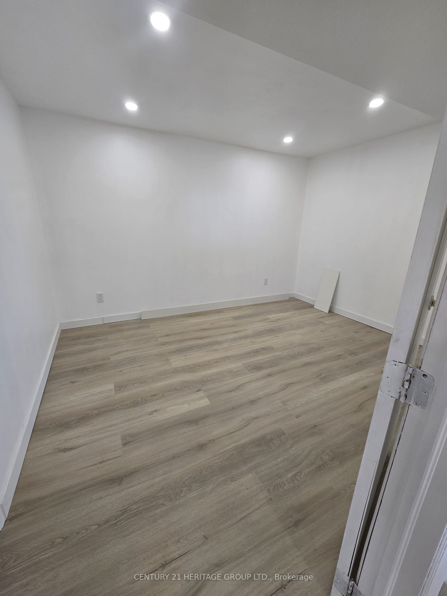 #bsmnt - 942 Ferndale Crescent Property Photo 8