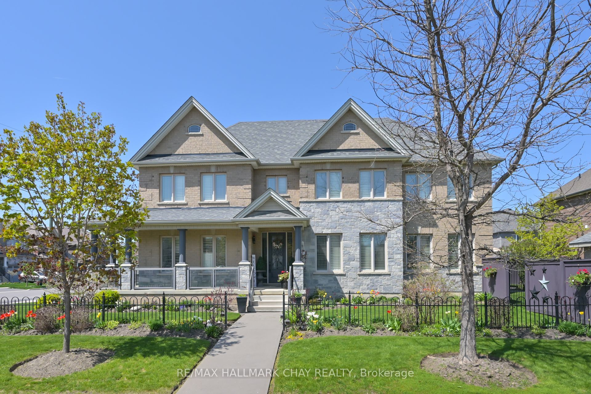 221 8th Avenue Property Photo 1