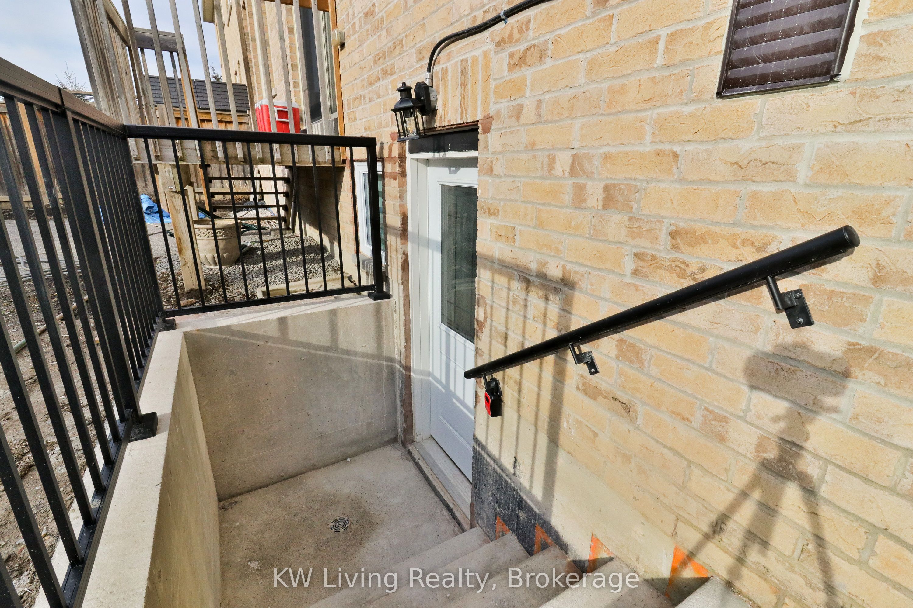 70 Bracknell Ave Property Photo 1
