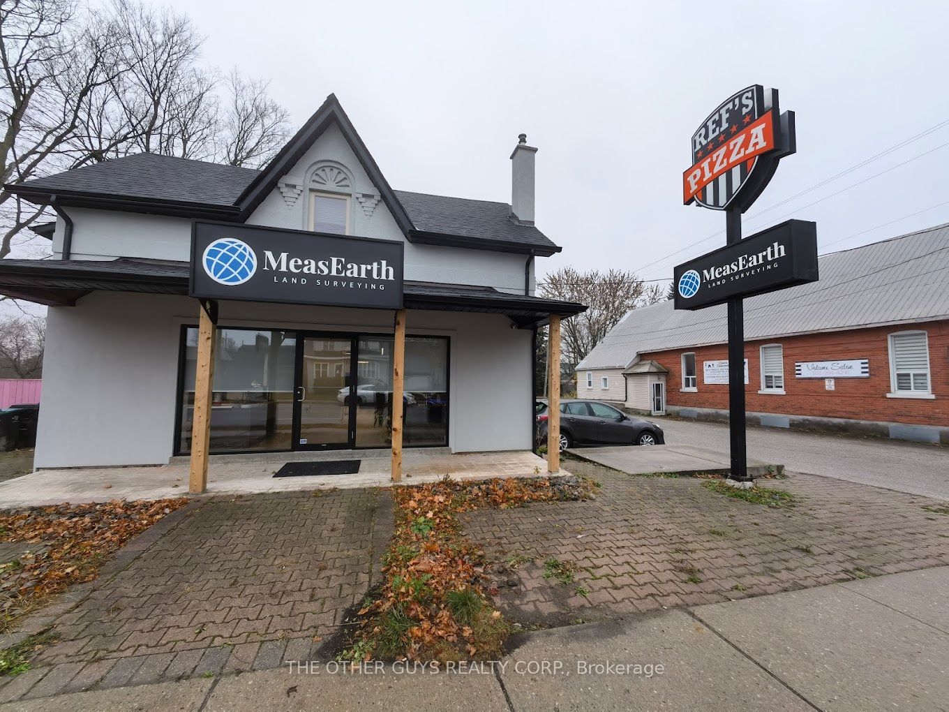#upper - 244 Barrie Street Property Photo 2