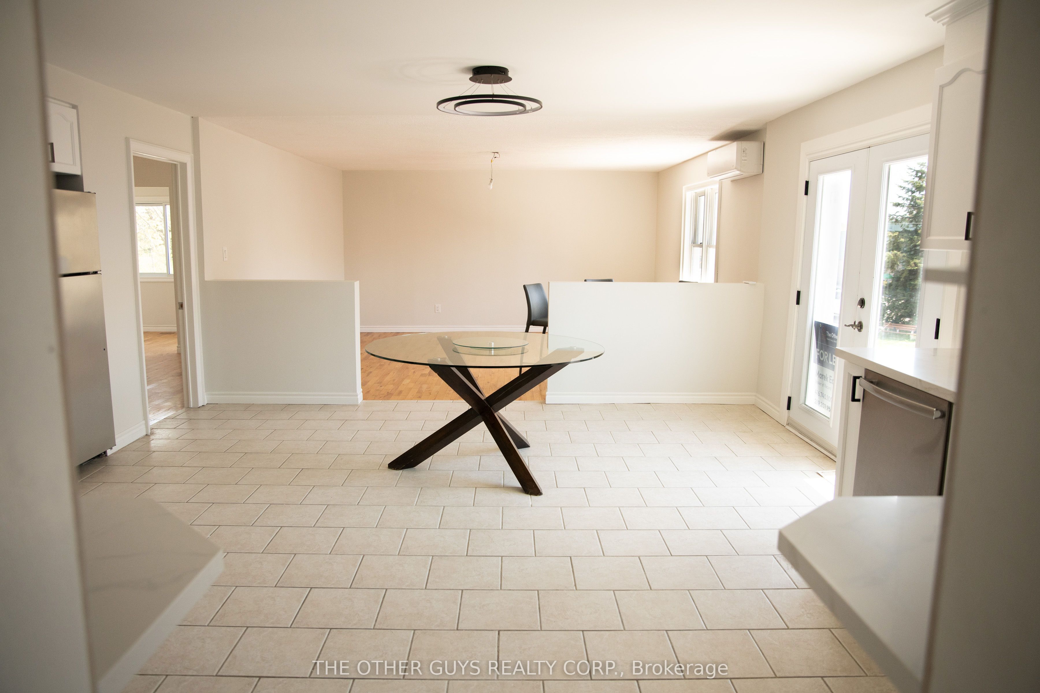 #upper - 244 Barrie Street Property Photo 3