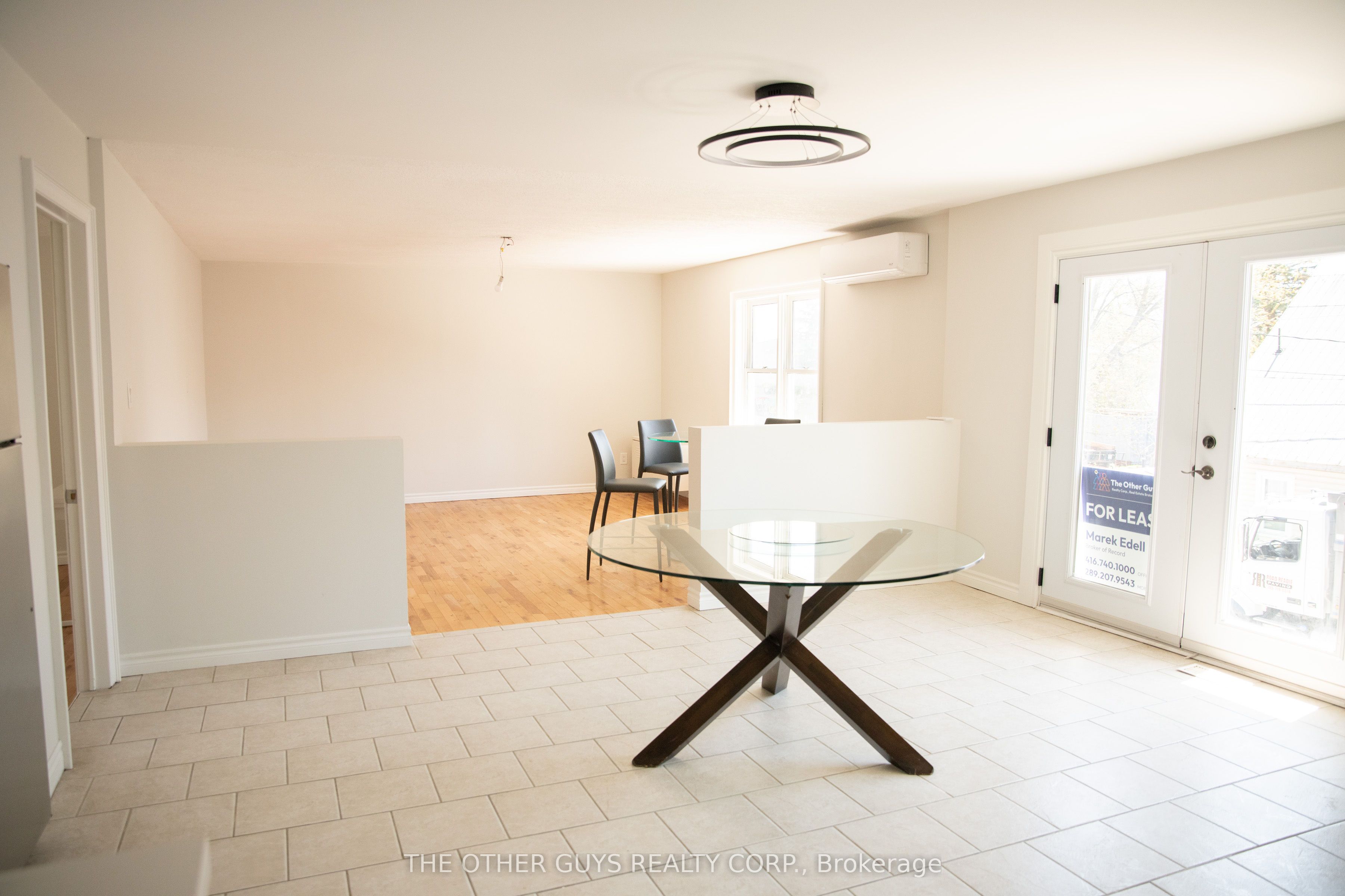 #upper - 244 Barrie Street Property Photo 4