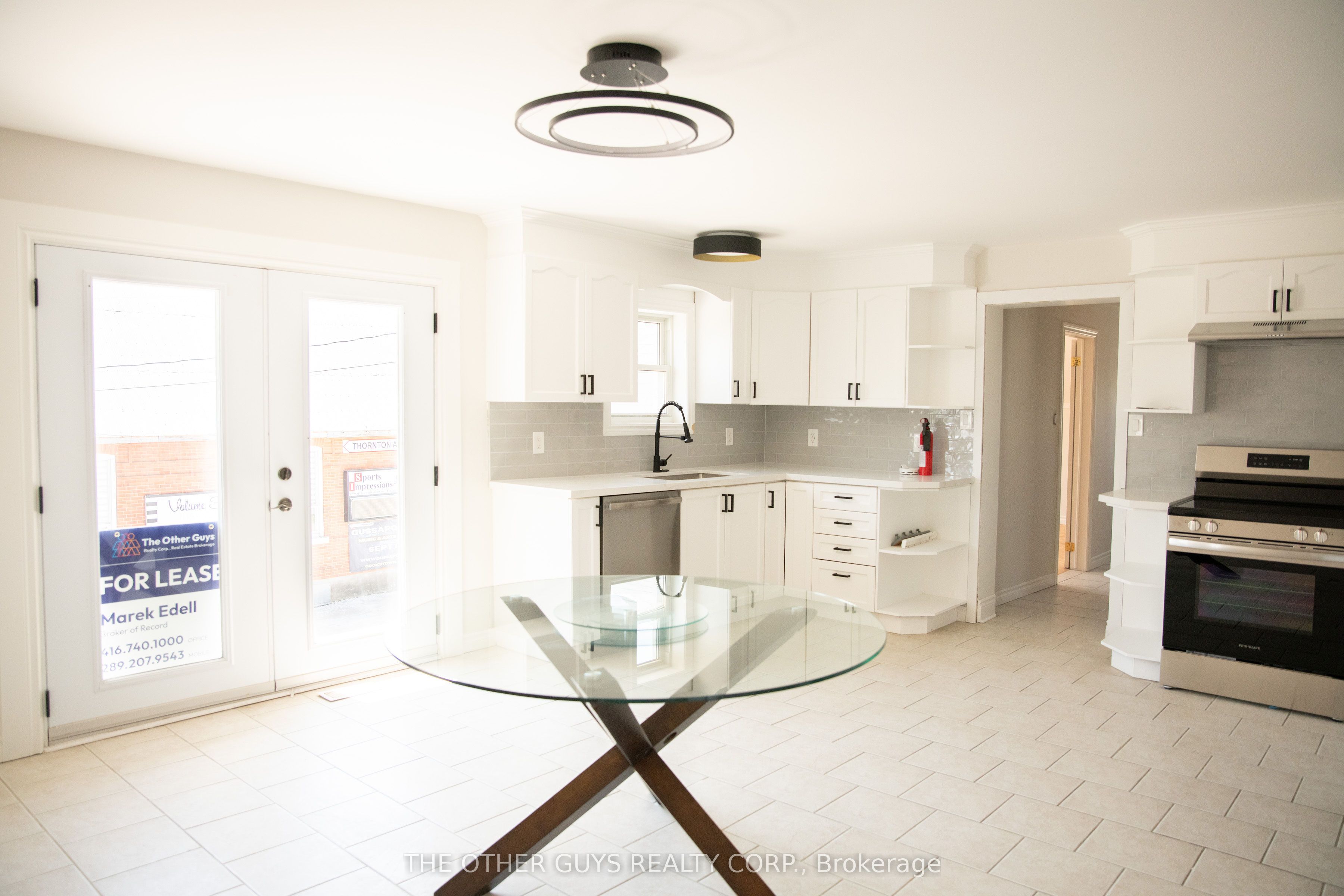 #upper - 244 Barrie Street Property Photo 6