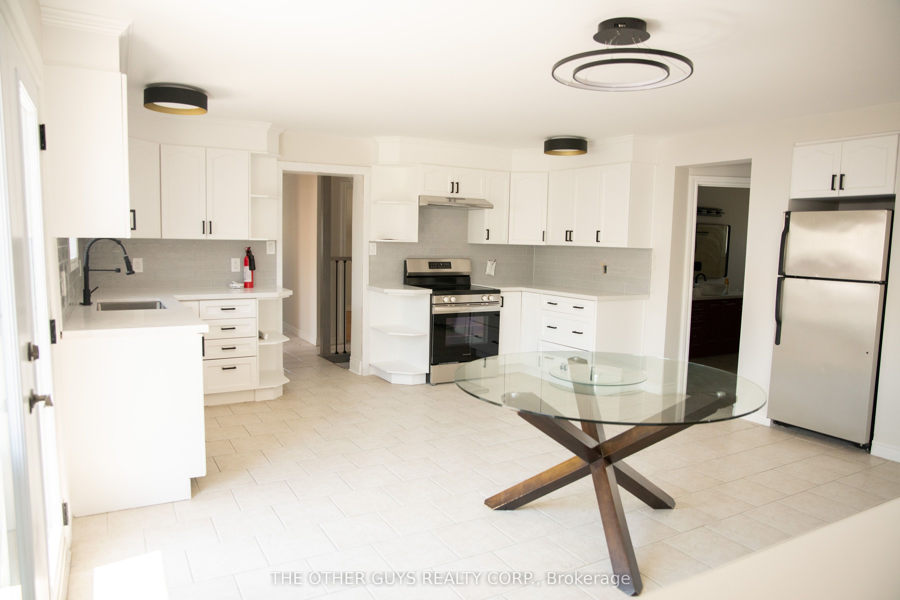 #upper - 244 Barrie Street Property Photo 7