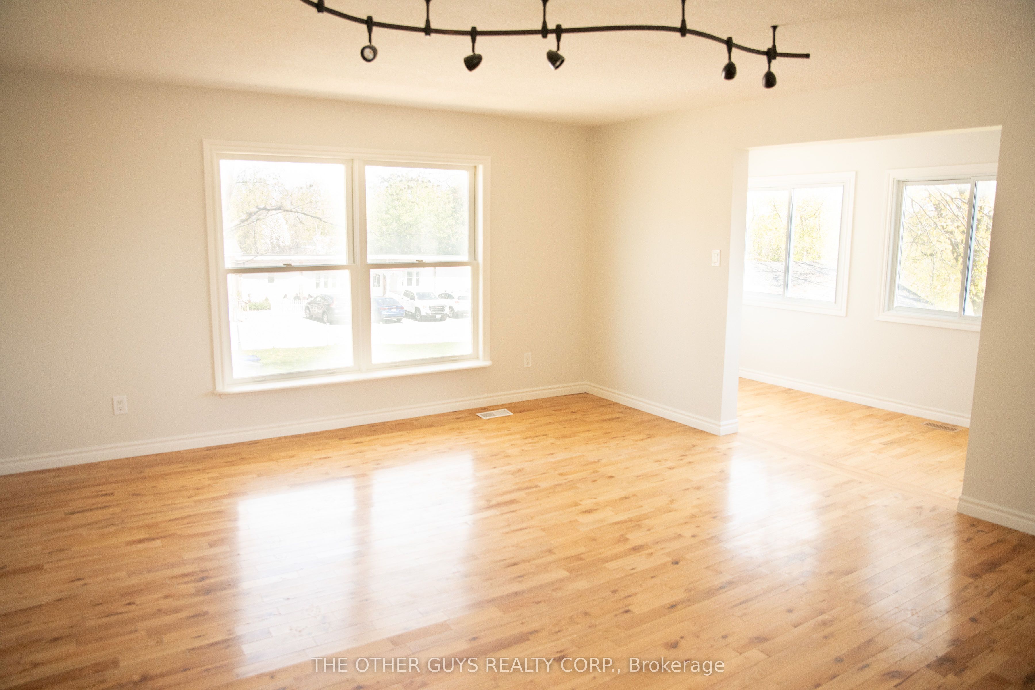 #upper - 244 Barrie Street Property Photo 8