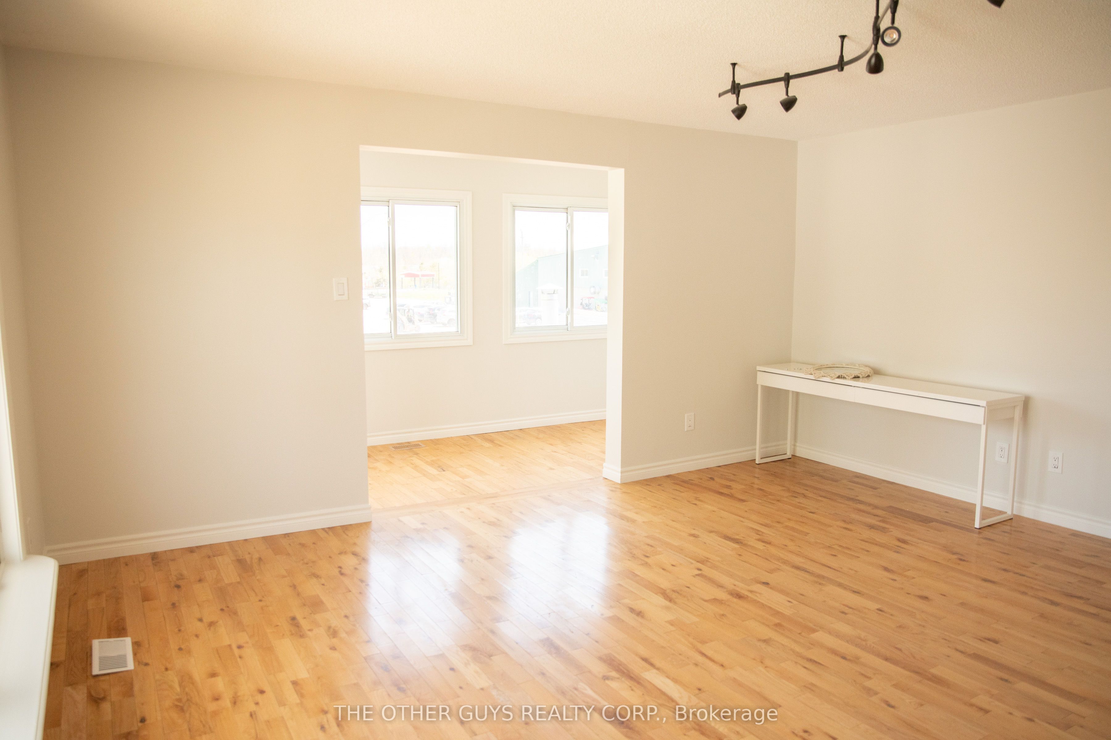 #upper - 244 Barrie Street Property Photo 11