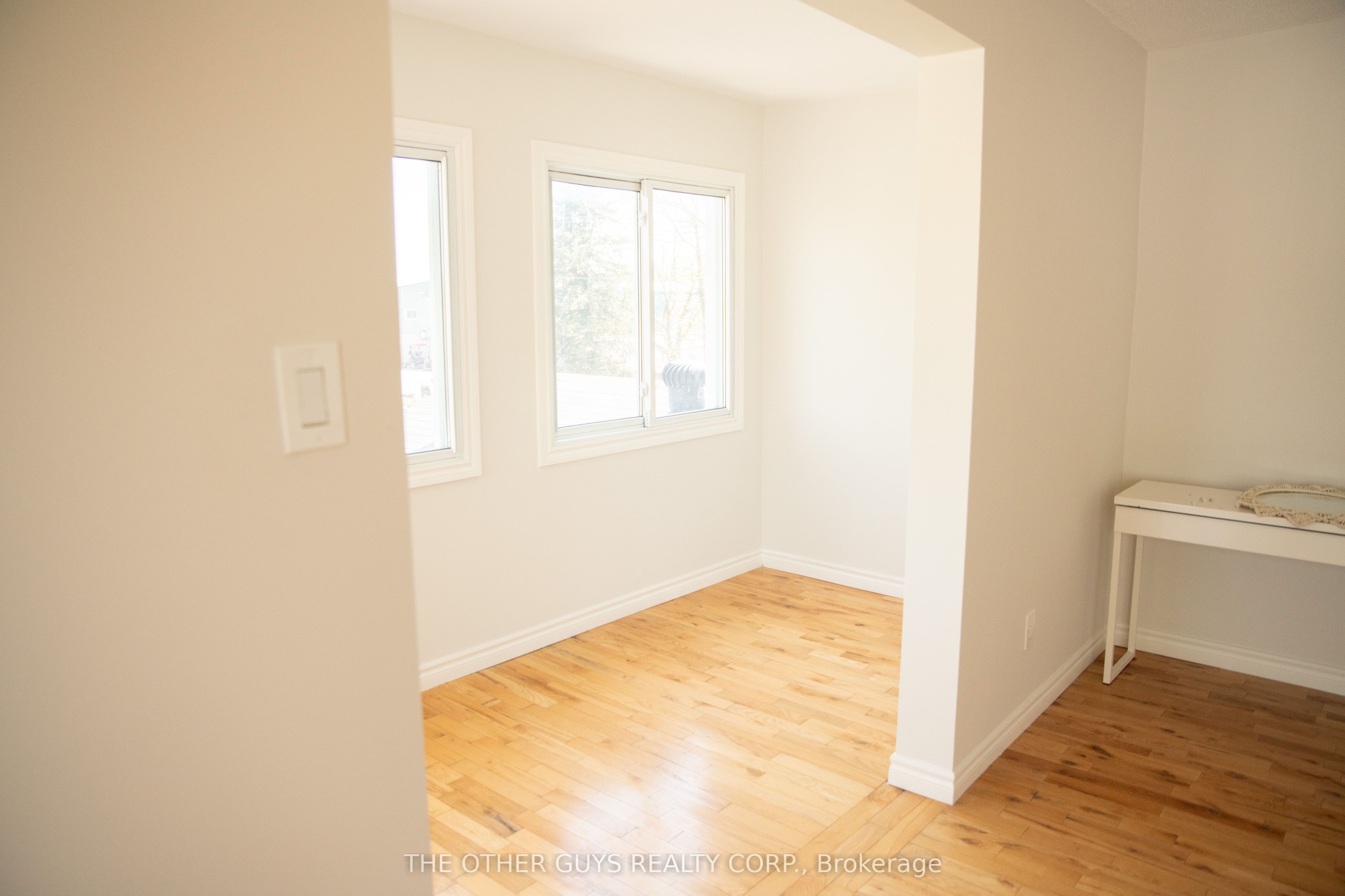 #upper - 244 Barrie Street Property Photo 12
