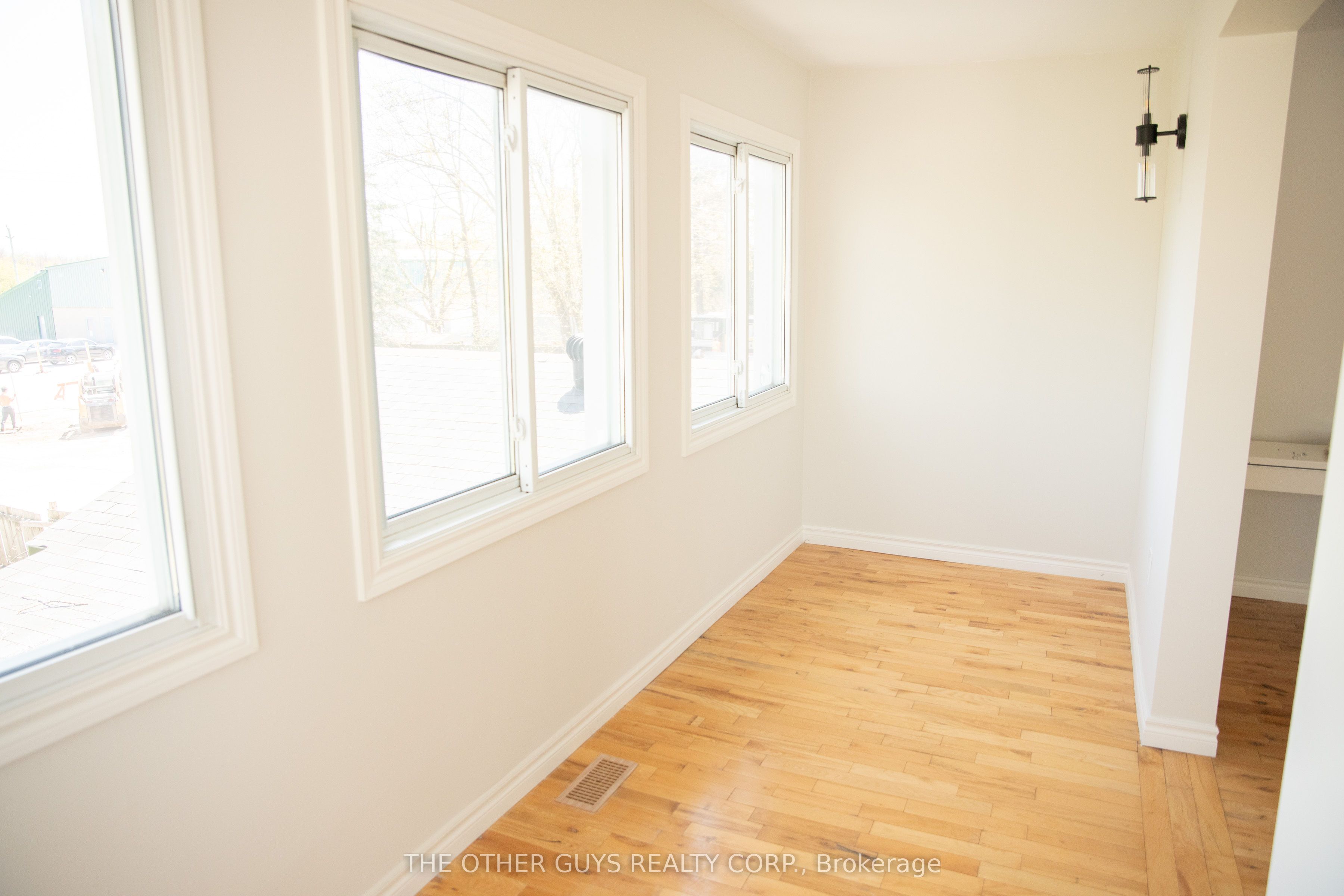 #upper - 244 Barrie Street Property Photo 13