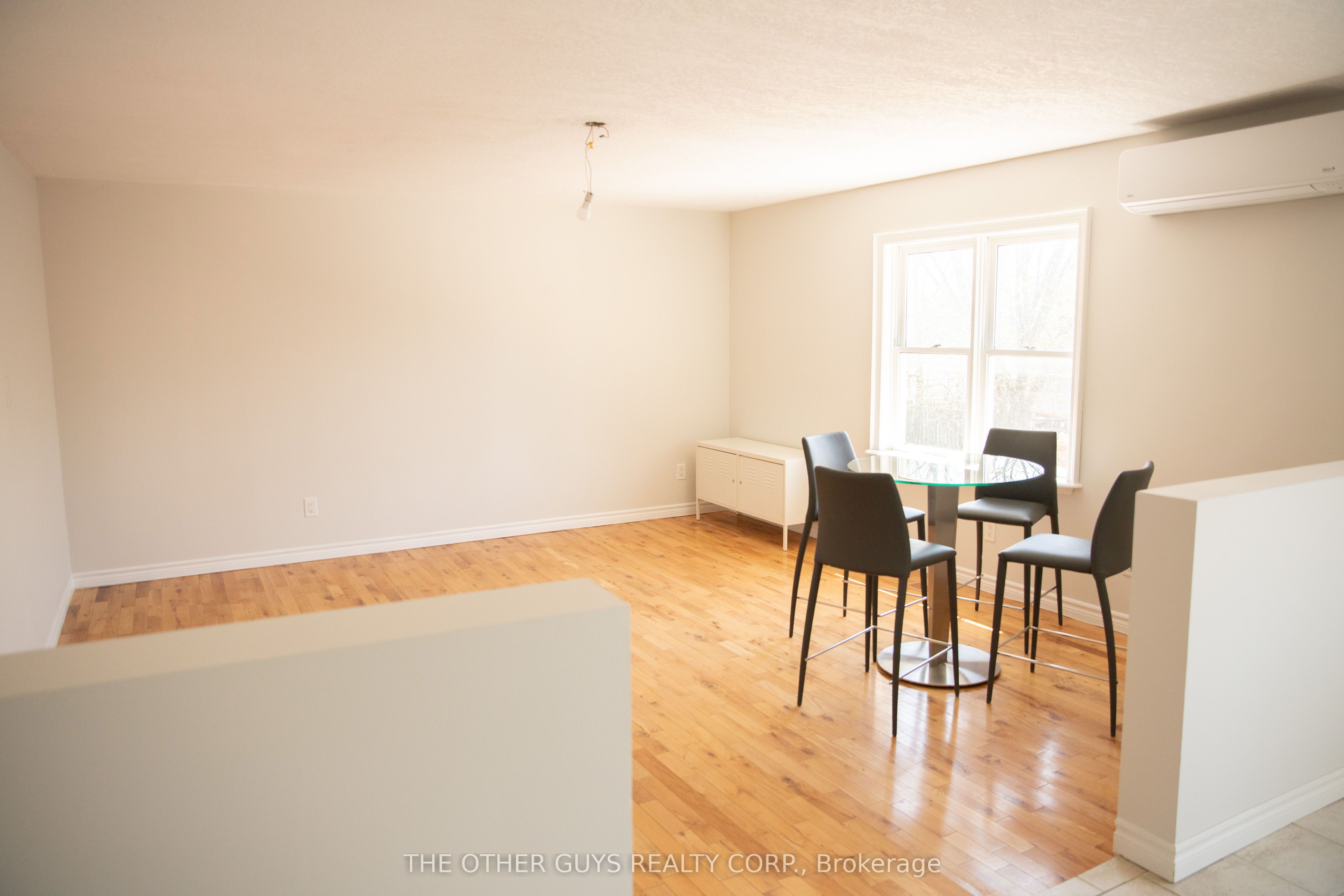 #upper - 244 Barrie Street Property Photo 14