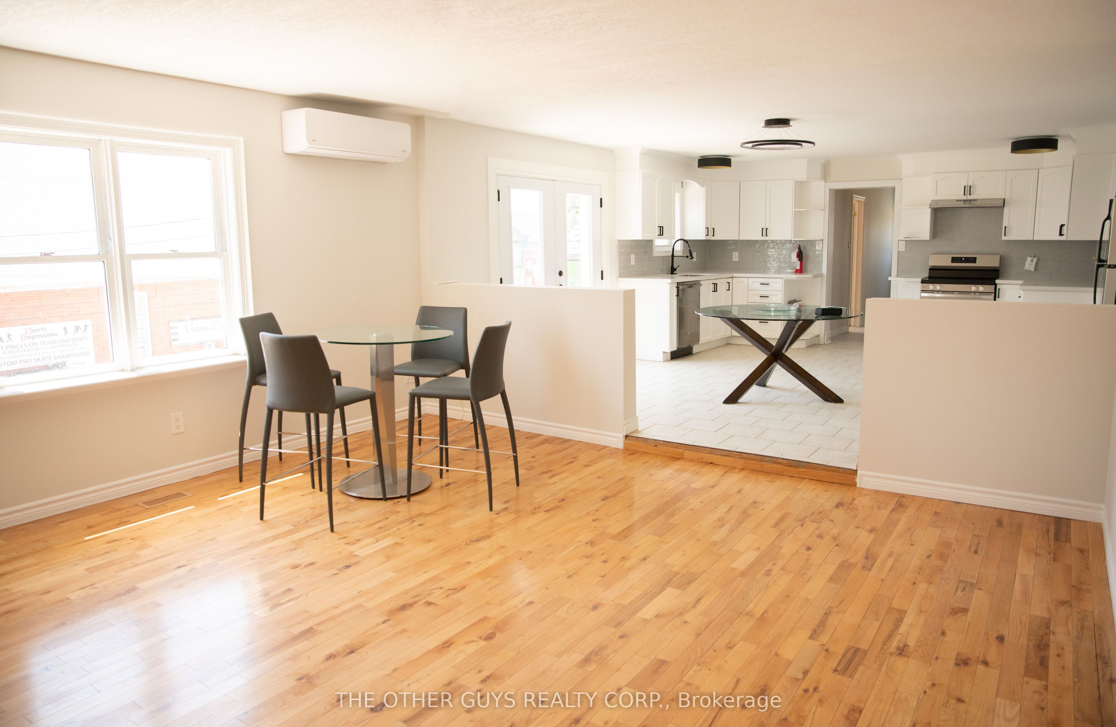 #upper - 244 Barrie Street Property Photo 15