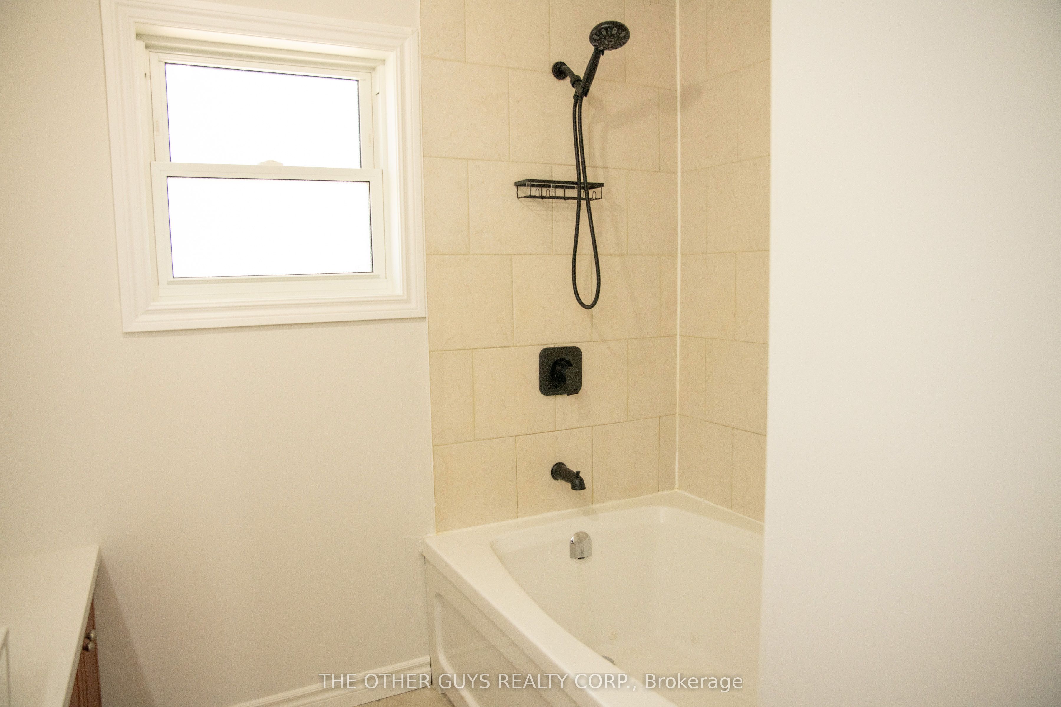 #upper - 244 Barrie Street Property Photo 19