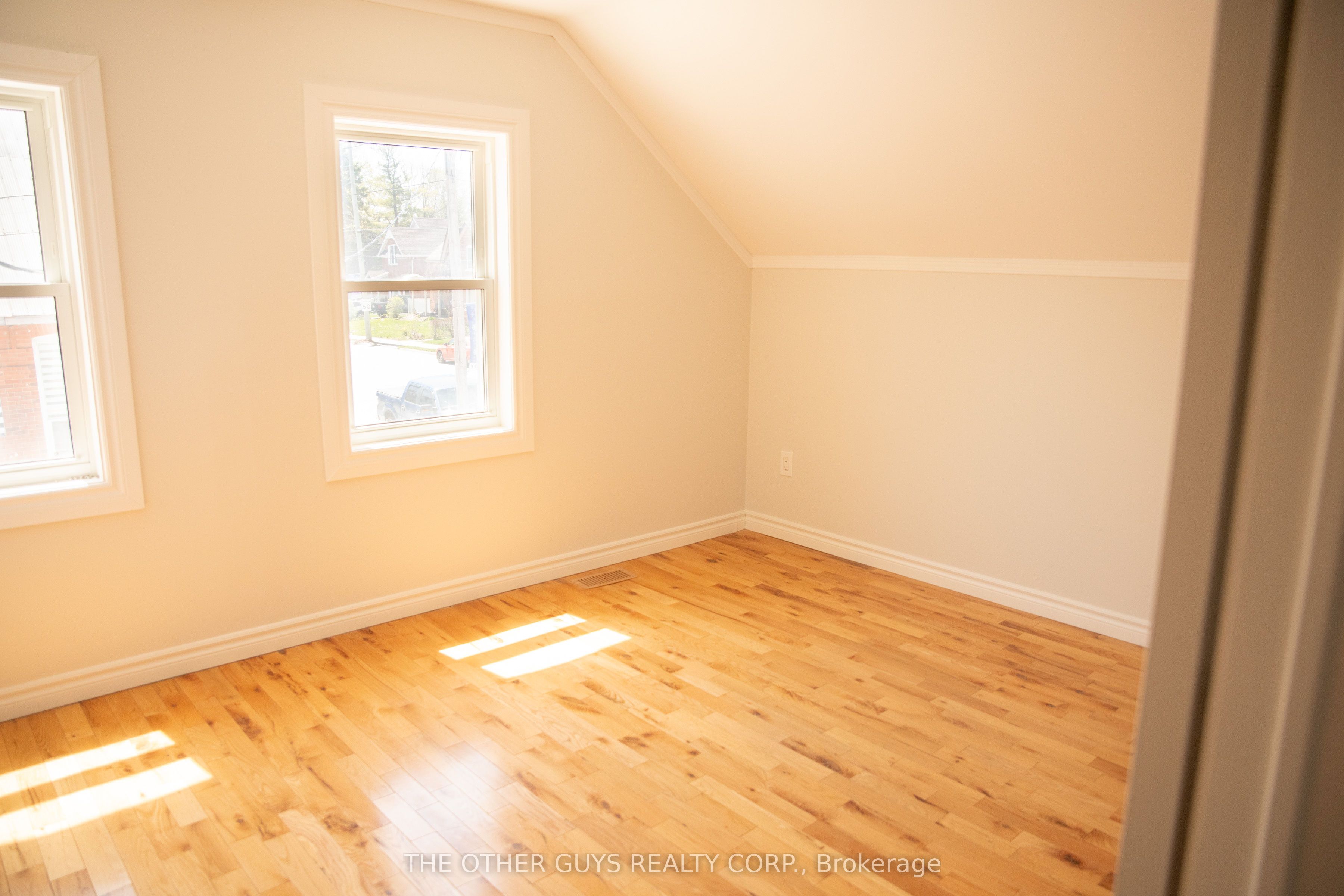 #upper - 244 Barrie Street Property Photo 21