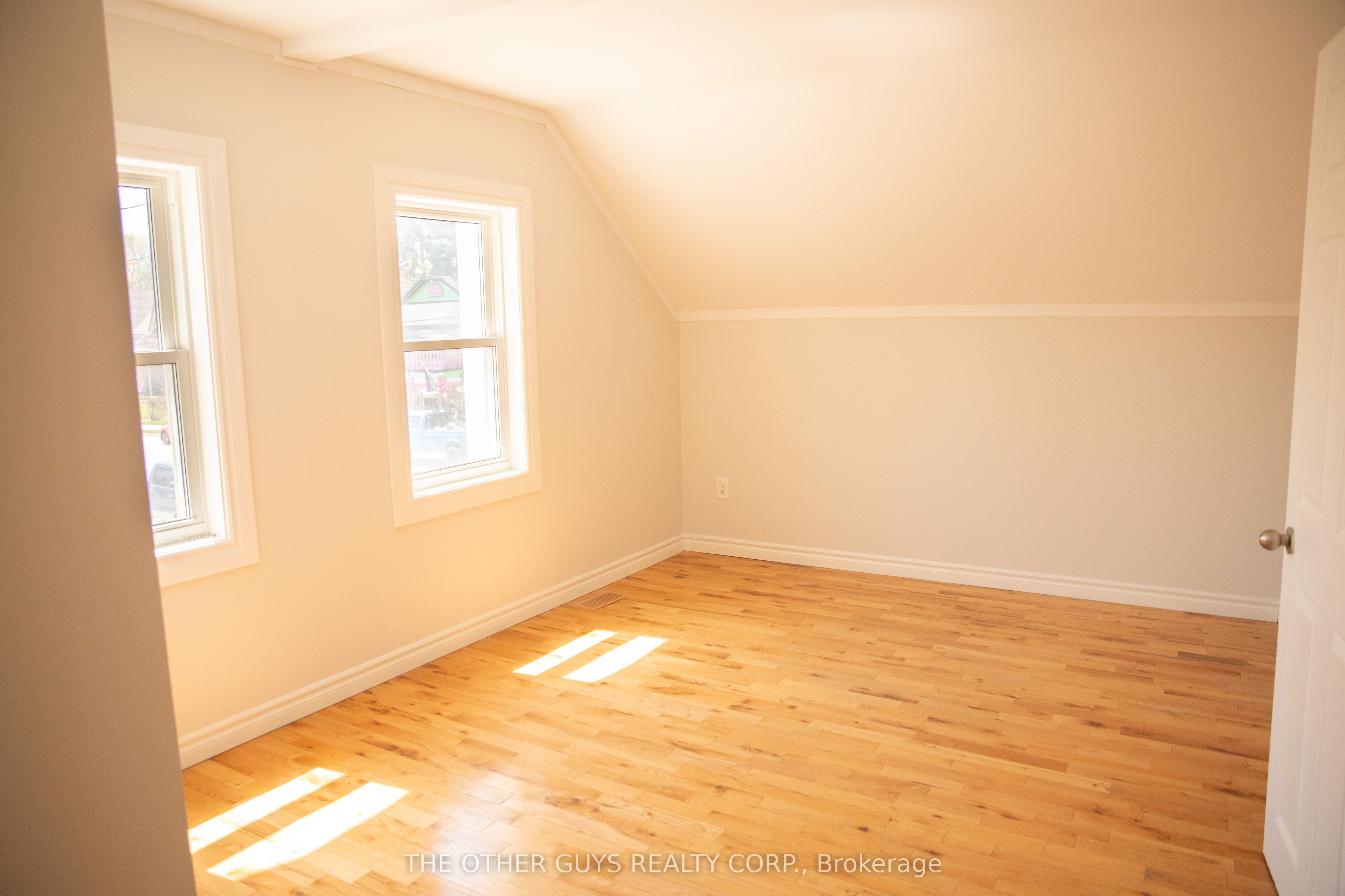 #upper - 244 Barrie Street Property Photo 22
