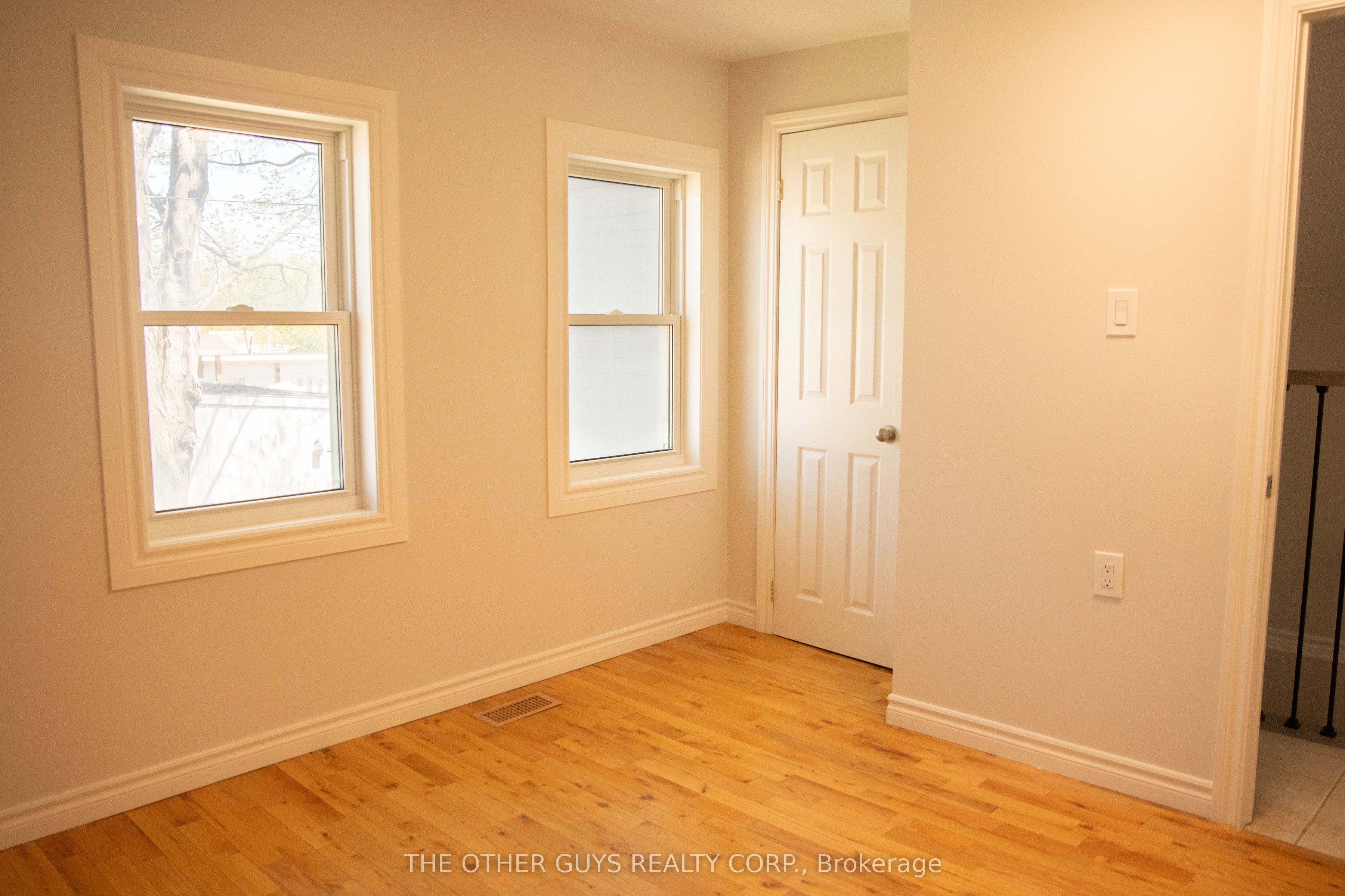 #upper - 244 Barrie Street Property Photo 23