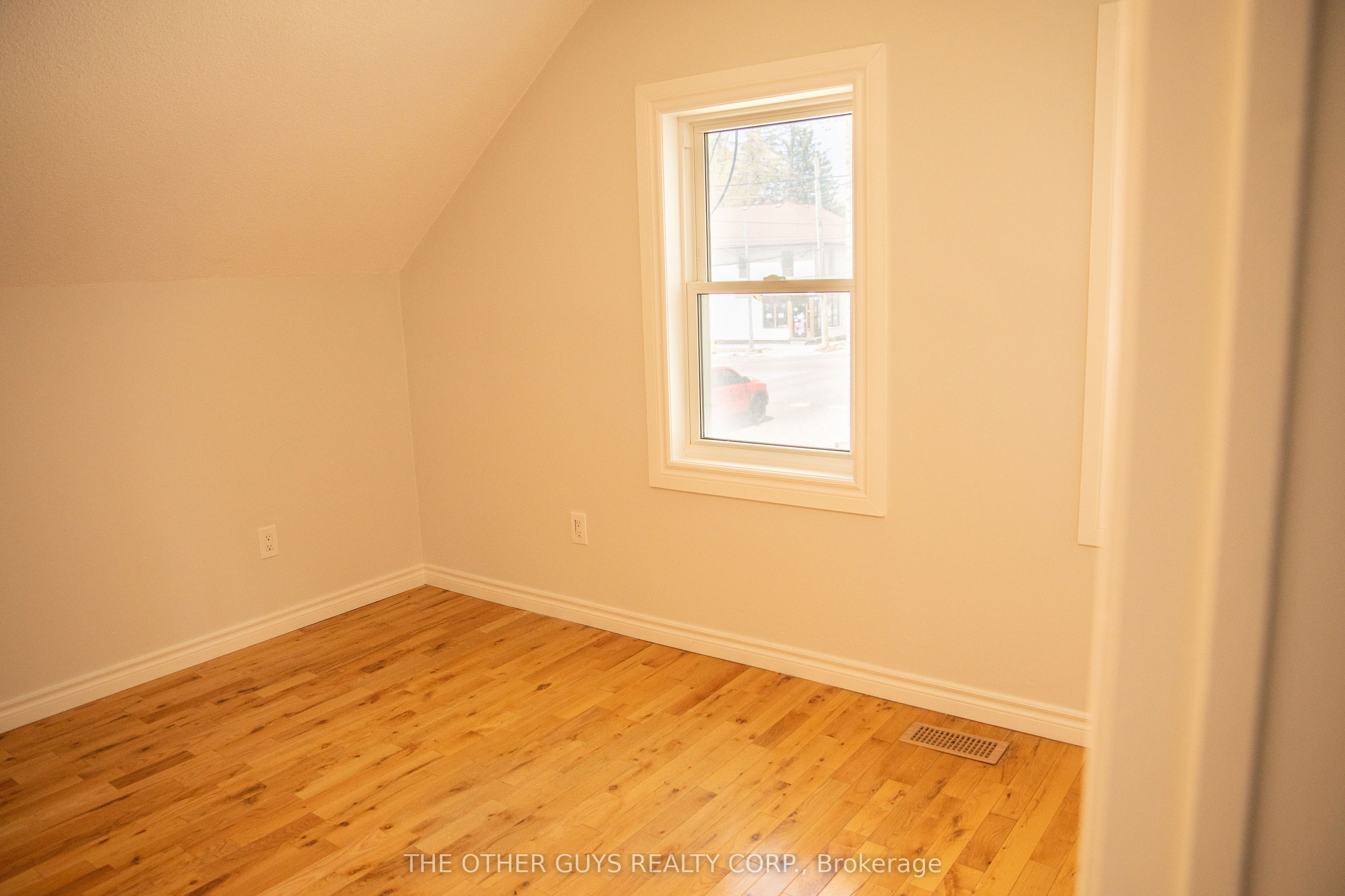 #upper - 244 Barrie Street Property Photo 24