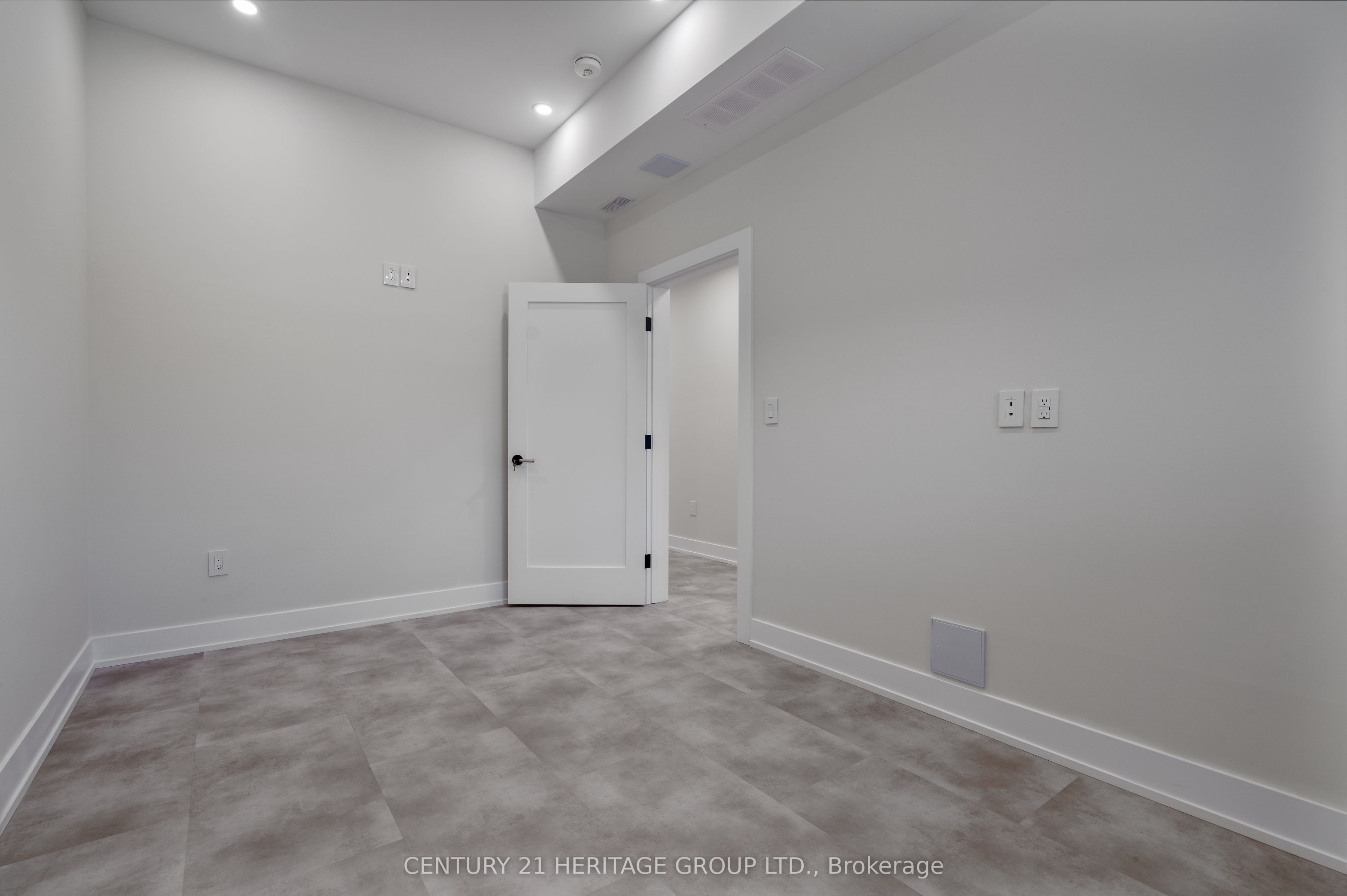 107 Toronto Street Property Photo 15