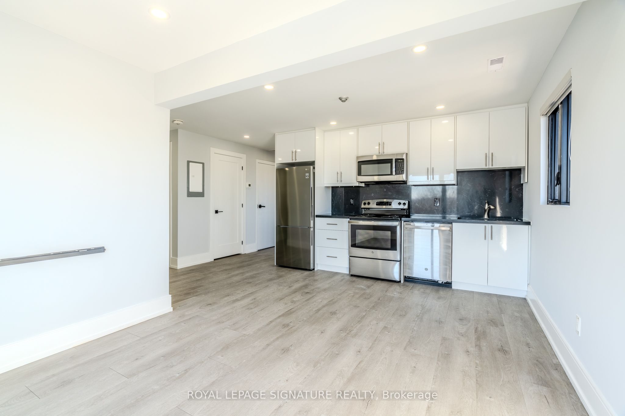 66 John Street W 202 Property Photo 4