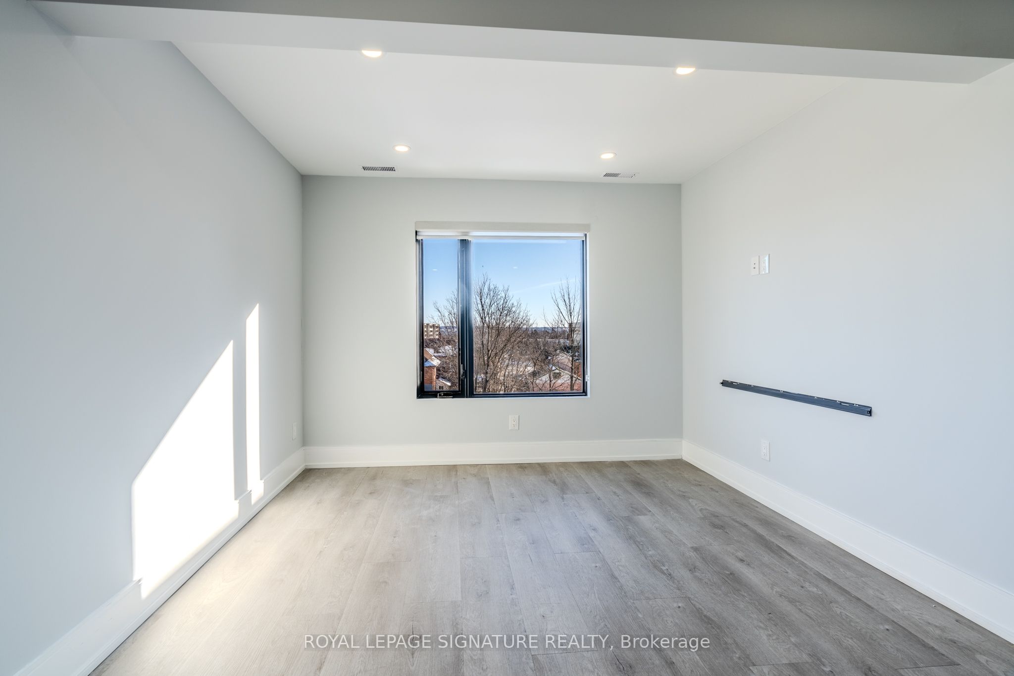 66 John Street W 202 Property Photo 6