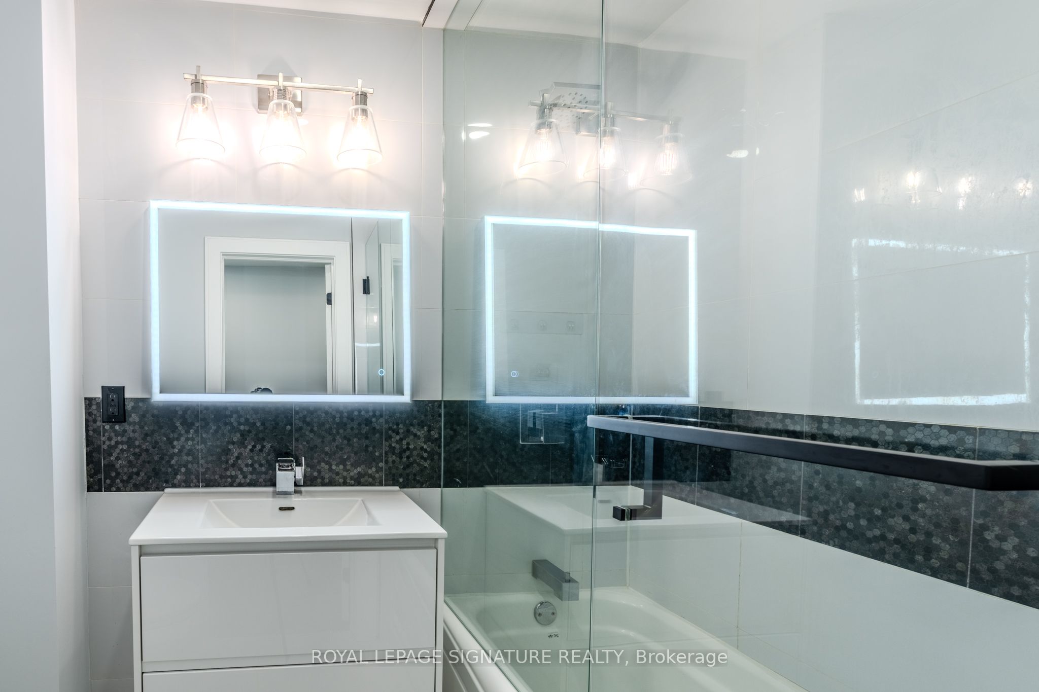 66 John Street W 202 Property Photo 13