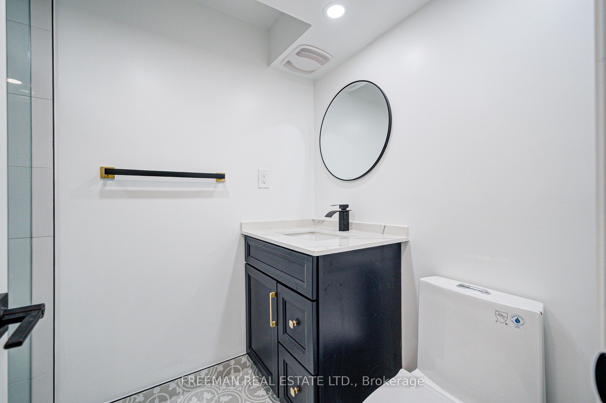 #apt. B - 16 Carey Crescent Property Photo 5