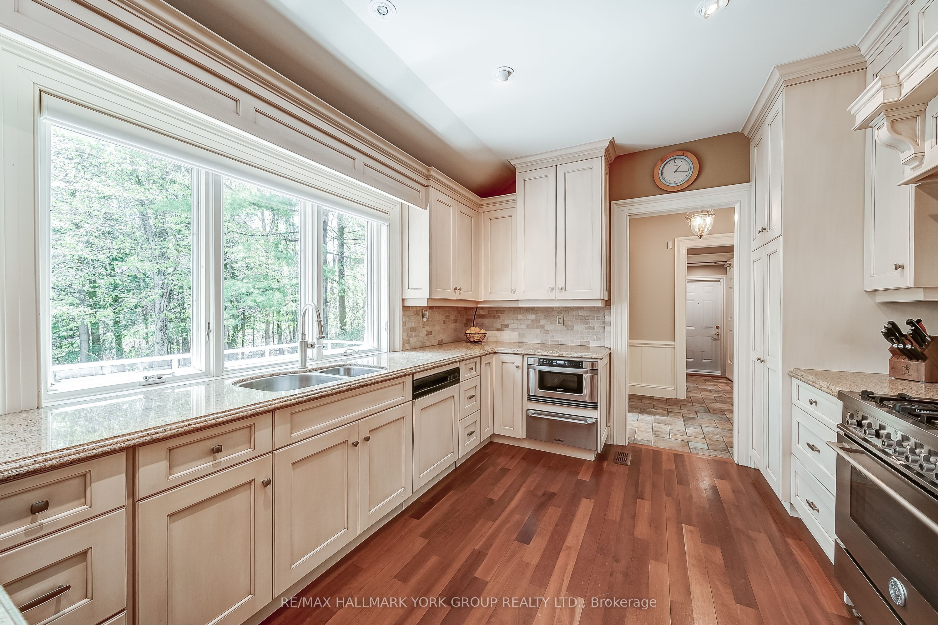 553 St John's Sideroad Property Photo 11