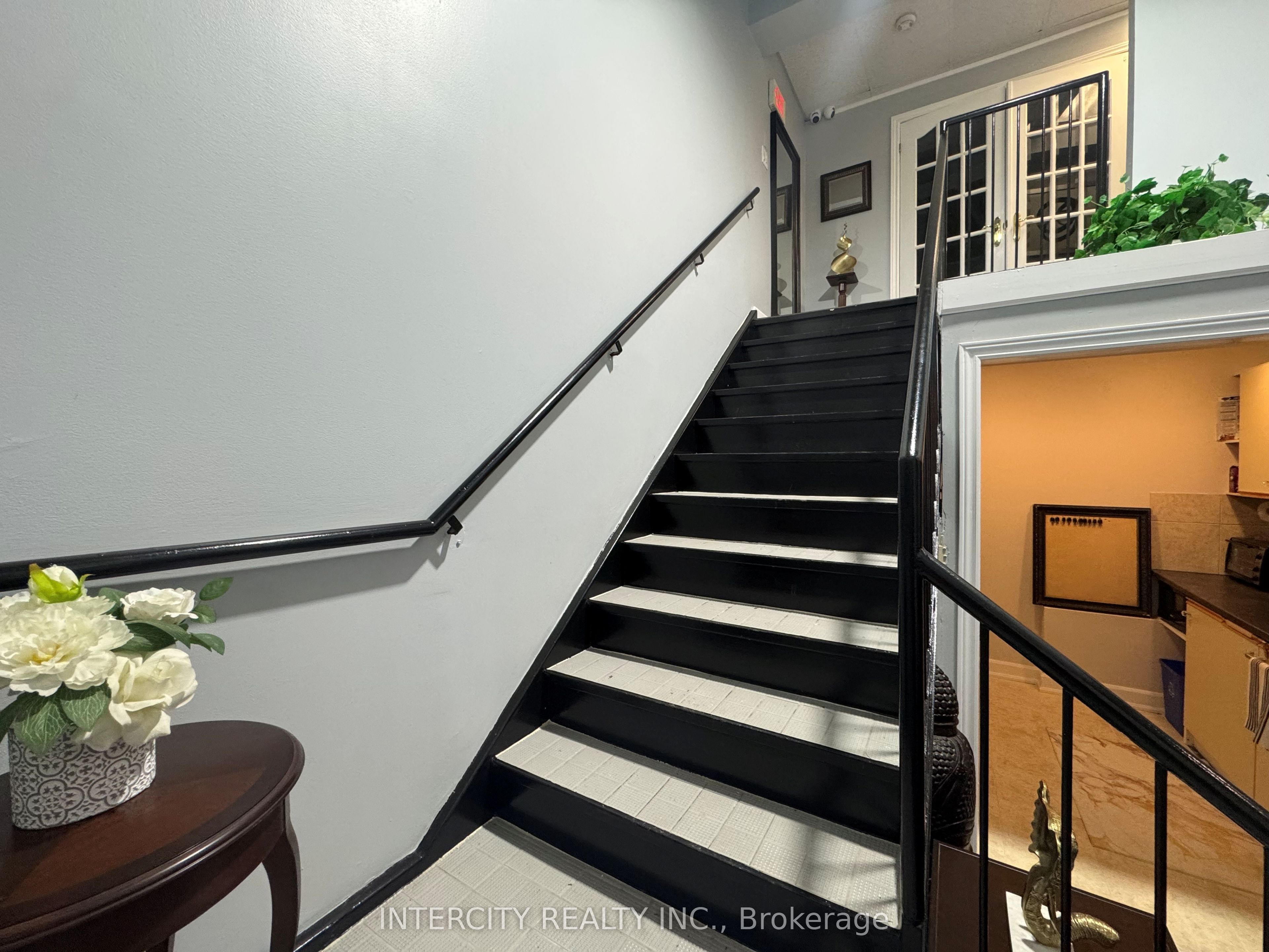 2100 Steeles Avenue W 104 Property Photo 4