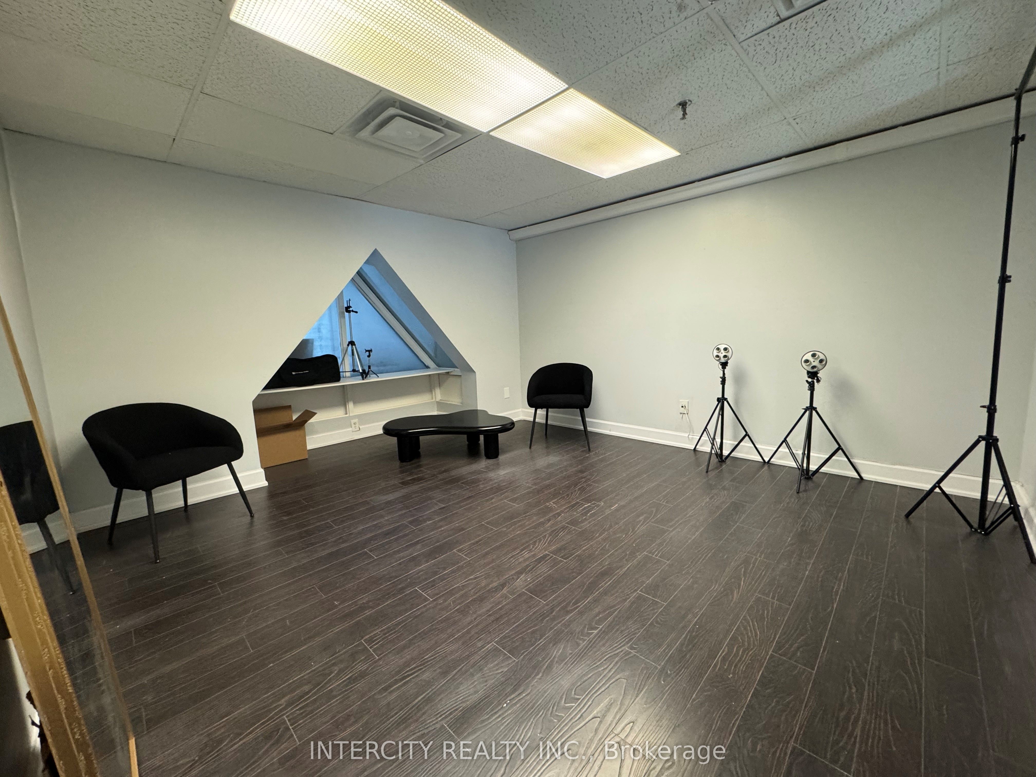 2100 Steeles Avenue W 104 Property Photo 11