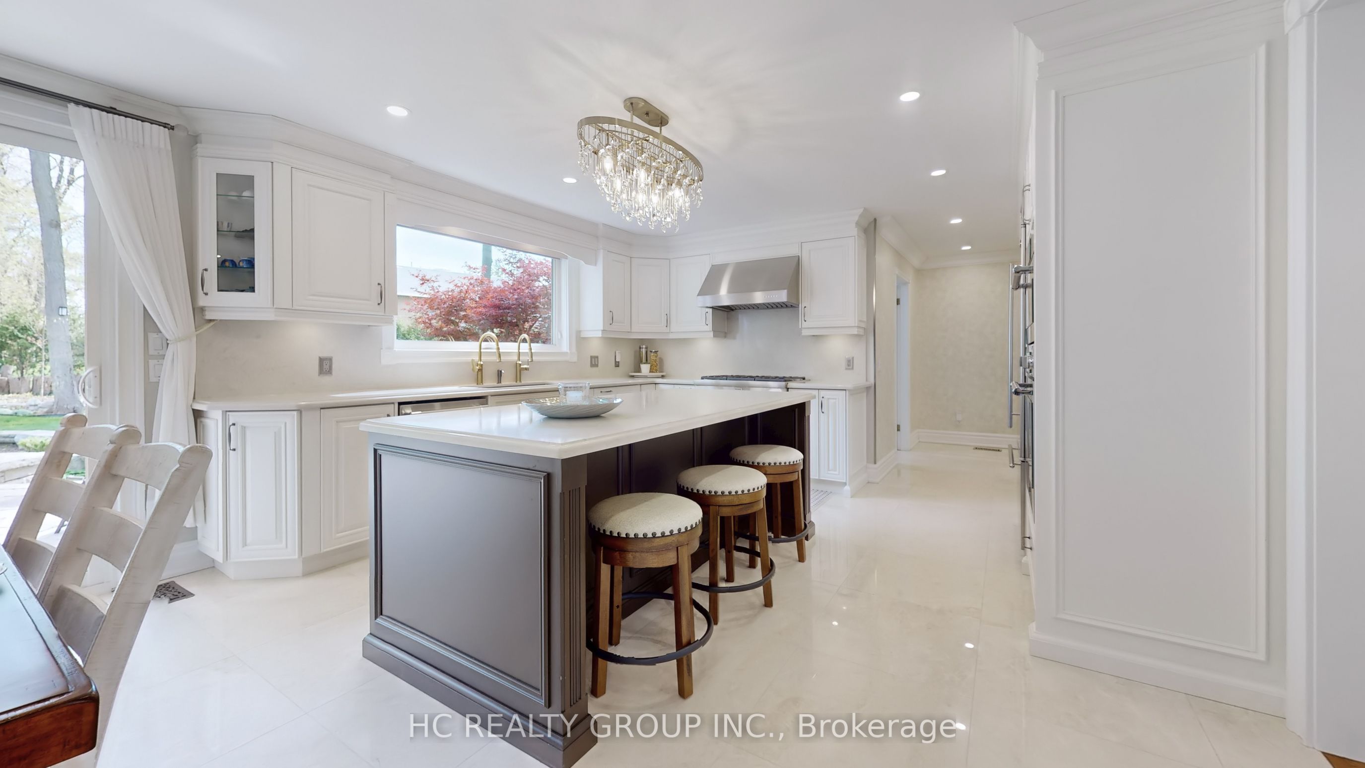2 Glenridge Drive Property Photo 13