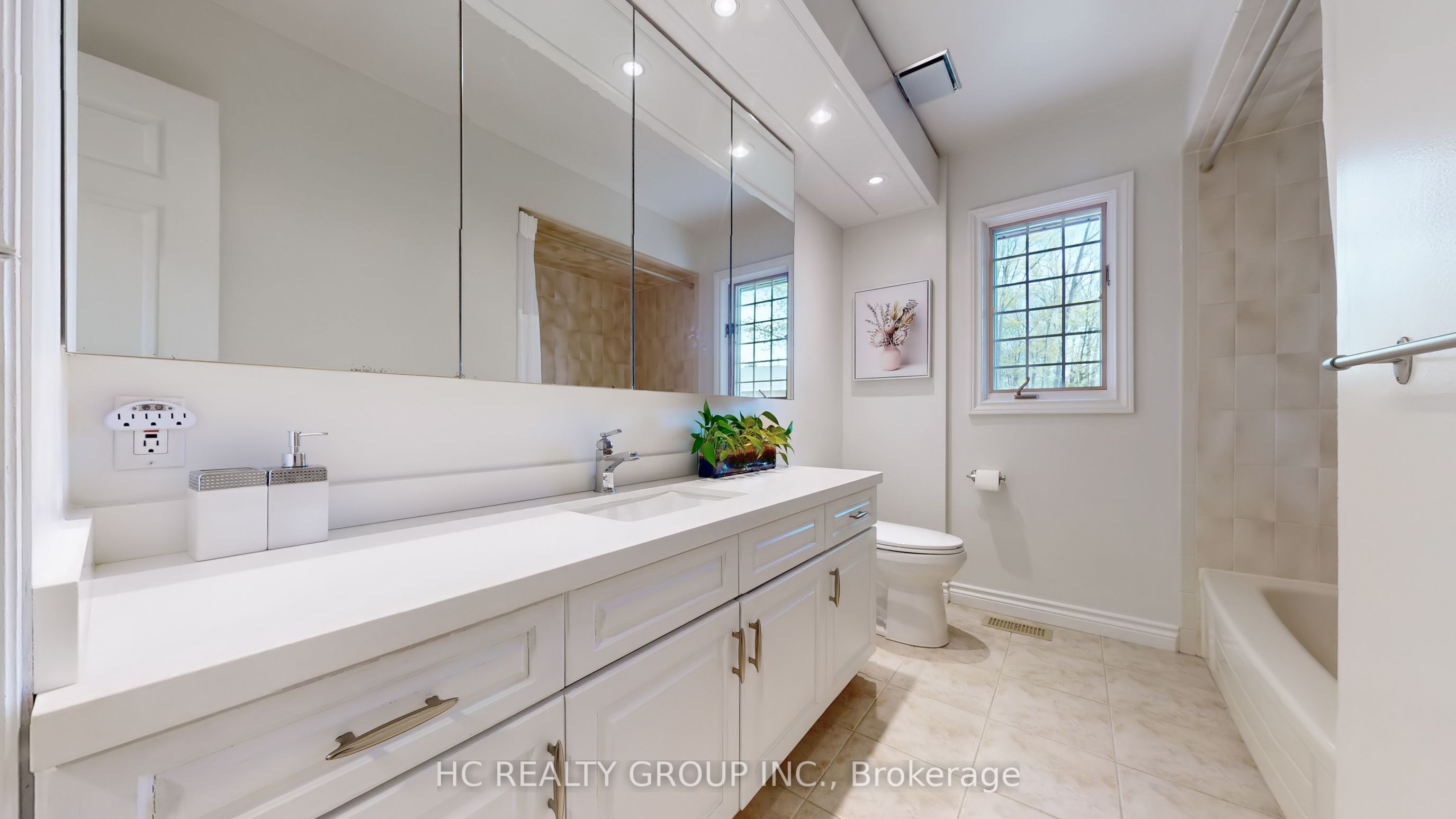 2 Glenridge Drive Property Photo 27