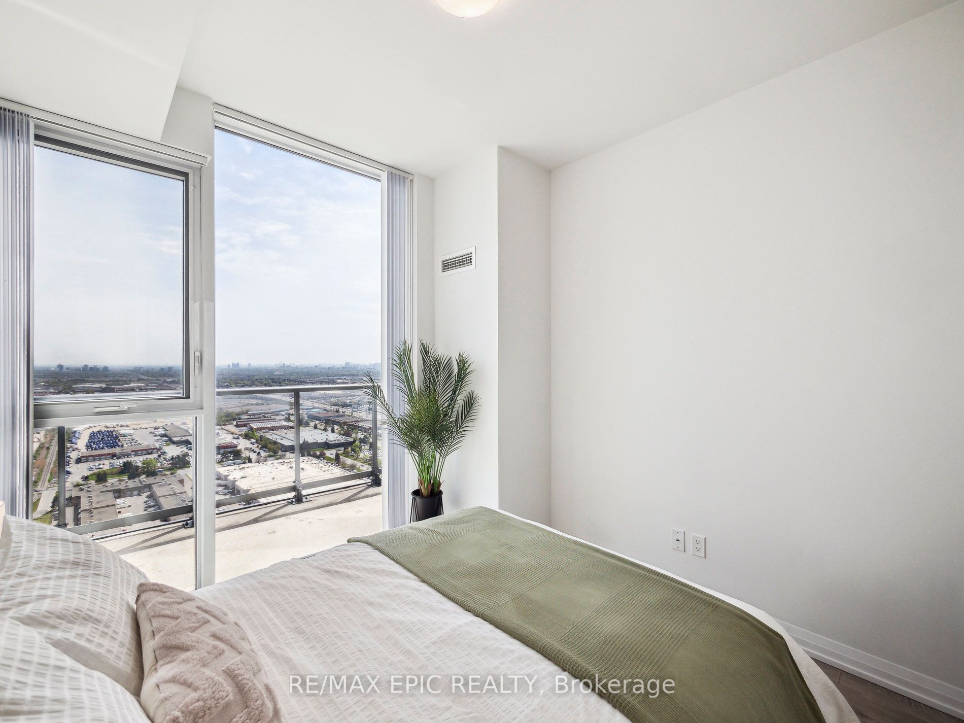 7895 Jane Street Ph1 Property Photo 10