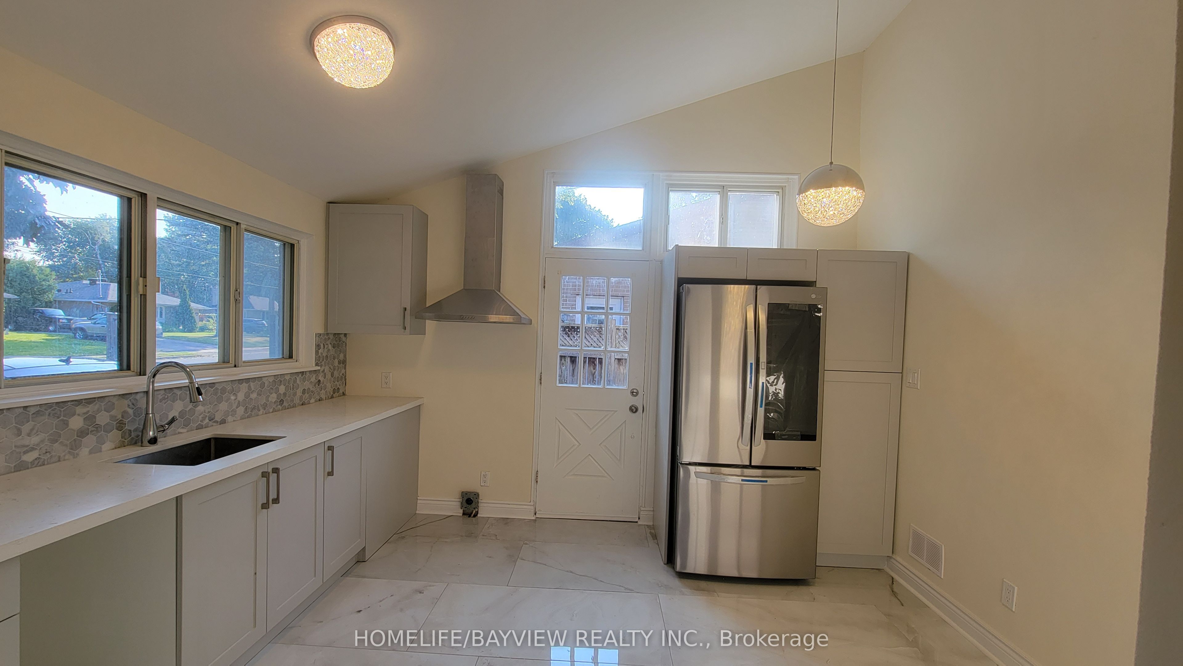 325 Paliser Crescent Property Photo 1